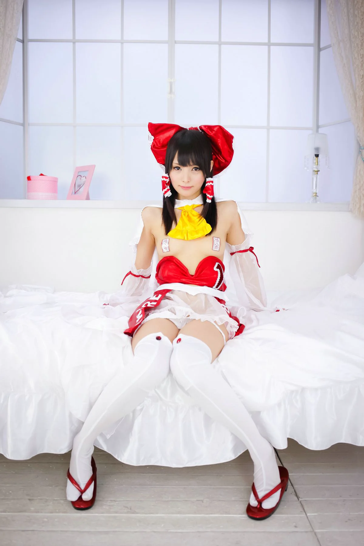 坂口みほの (桜めい) 《東方Project》博麗霊夢 [SEVEN DOLLS] 写真集 - 爱照片