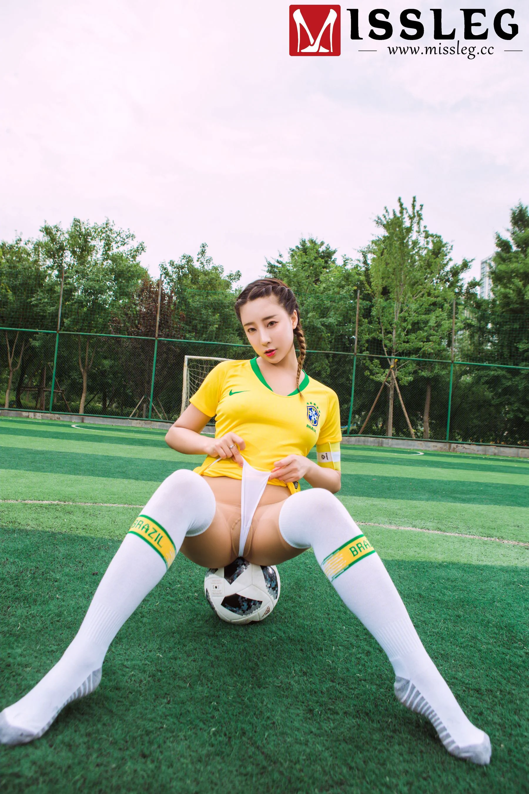 尹菲&筱慧 《世界杯3》 [蜜丝MISSLEG] V020 写真集 - 爱照片