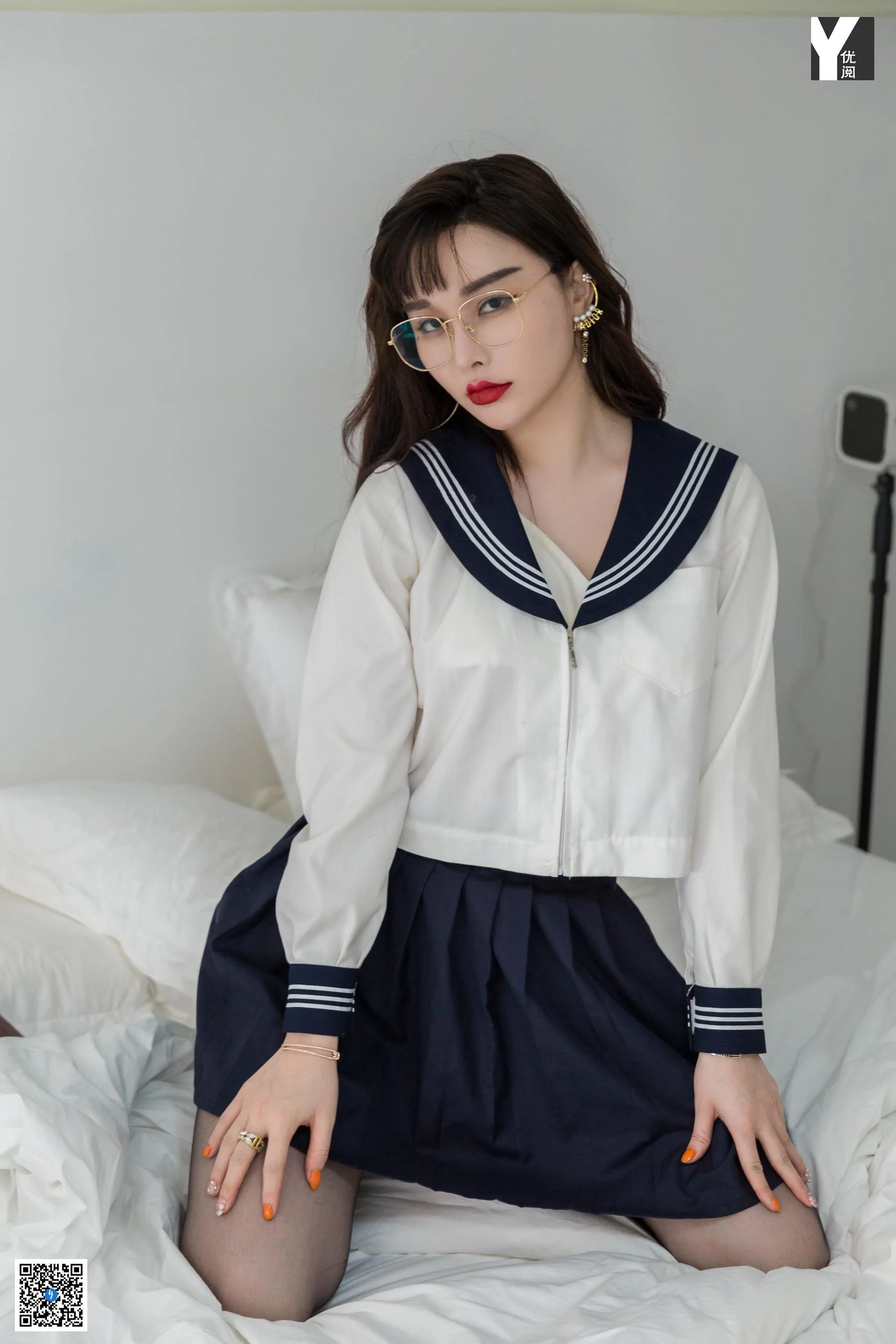 [IESS异思趣向] 喵姐《别惹坏学生》 黑丝制服写真集 - 爱照片
