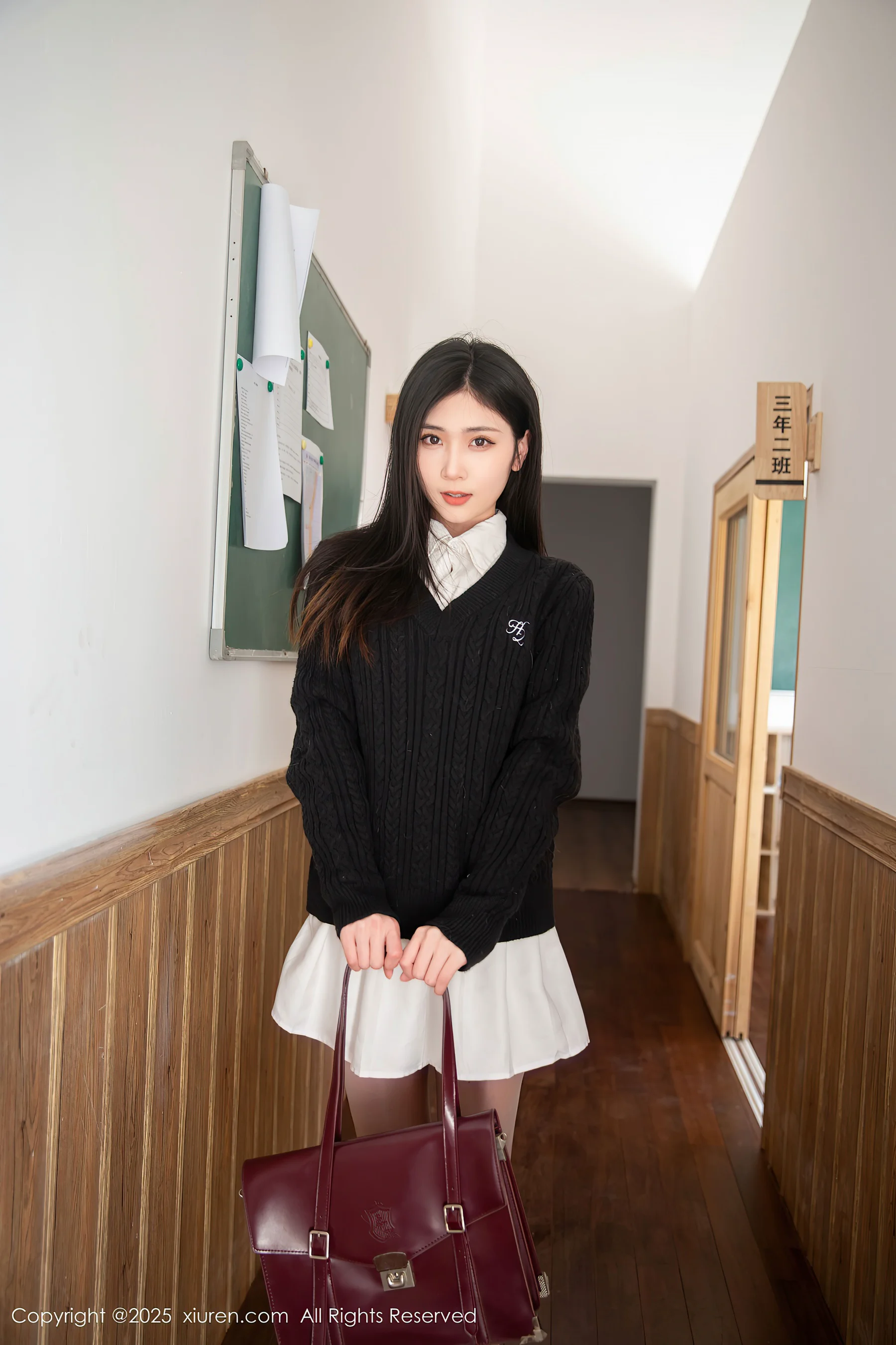 [XiuRen秀人网] No.10078 刘婷婷 白色丝袜 - 爱照片