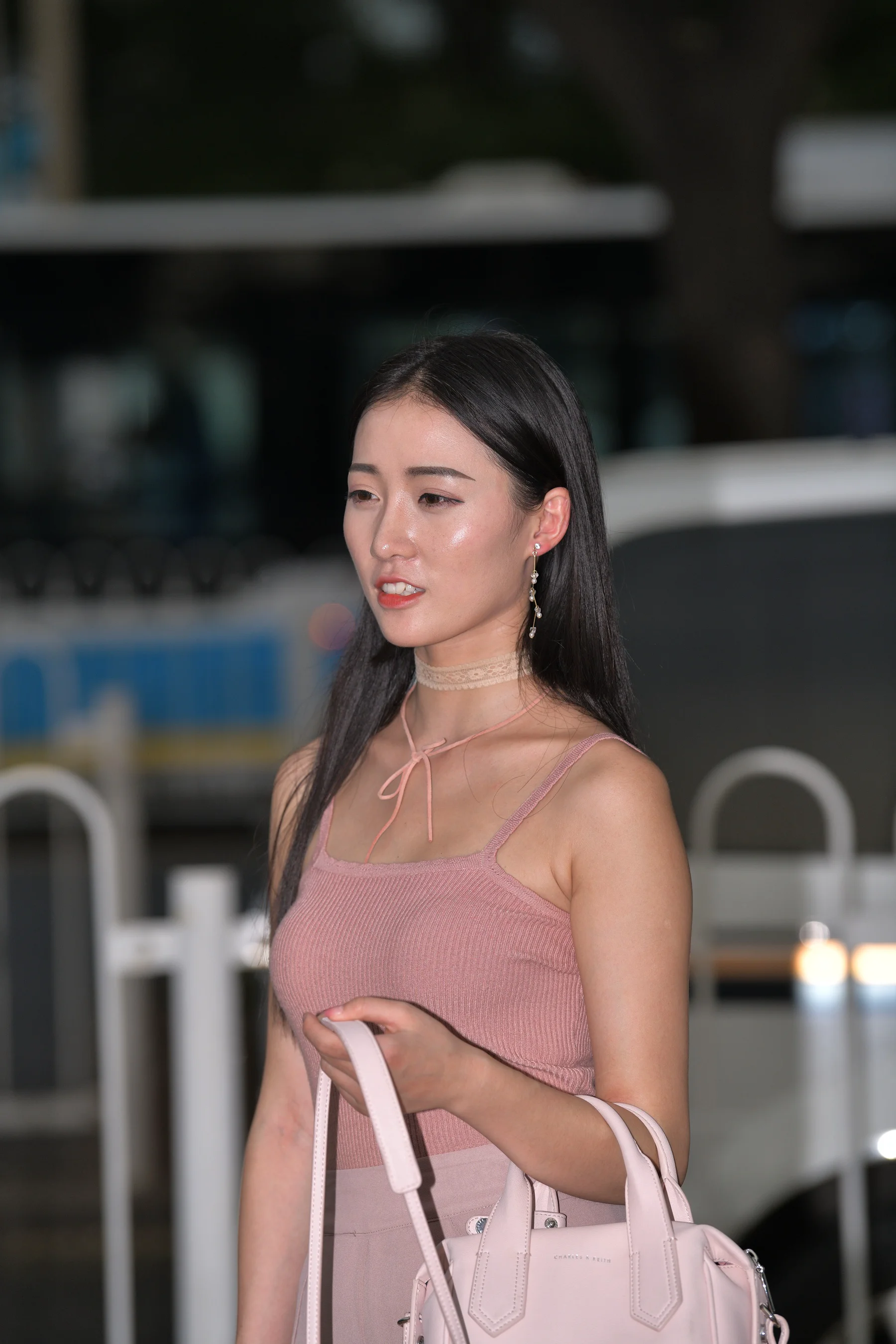 红石作品 – 傍晚逛街漂亮美女 写真 - 爱照片