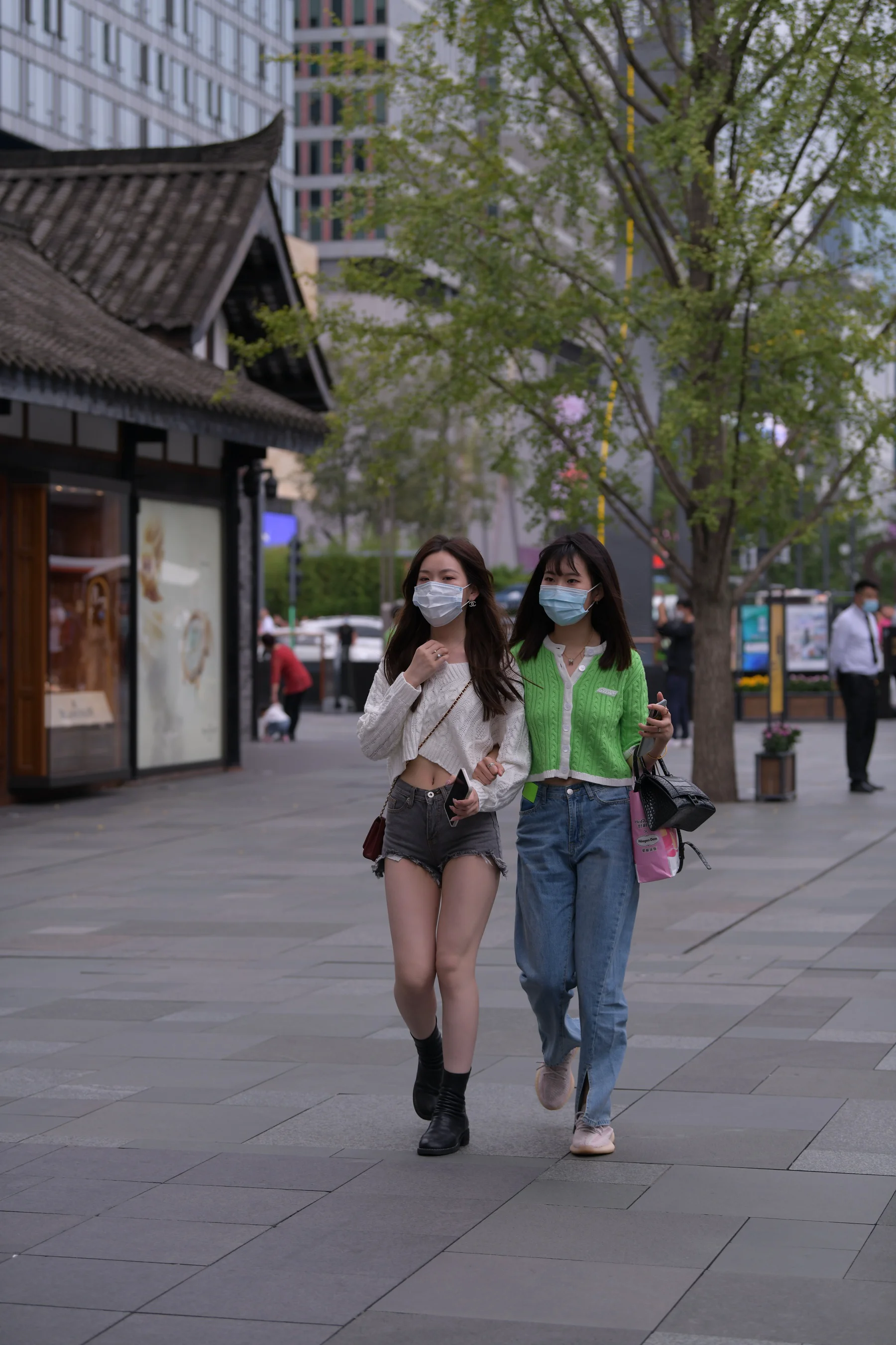 视觉冲击作品 – 清秀的热裤美眉 写真 - 爱照片