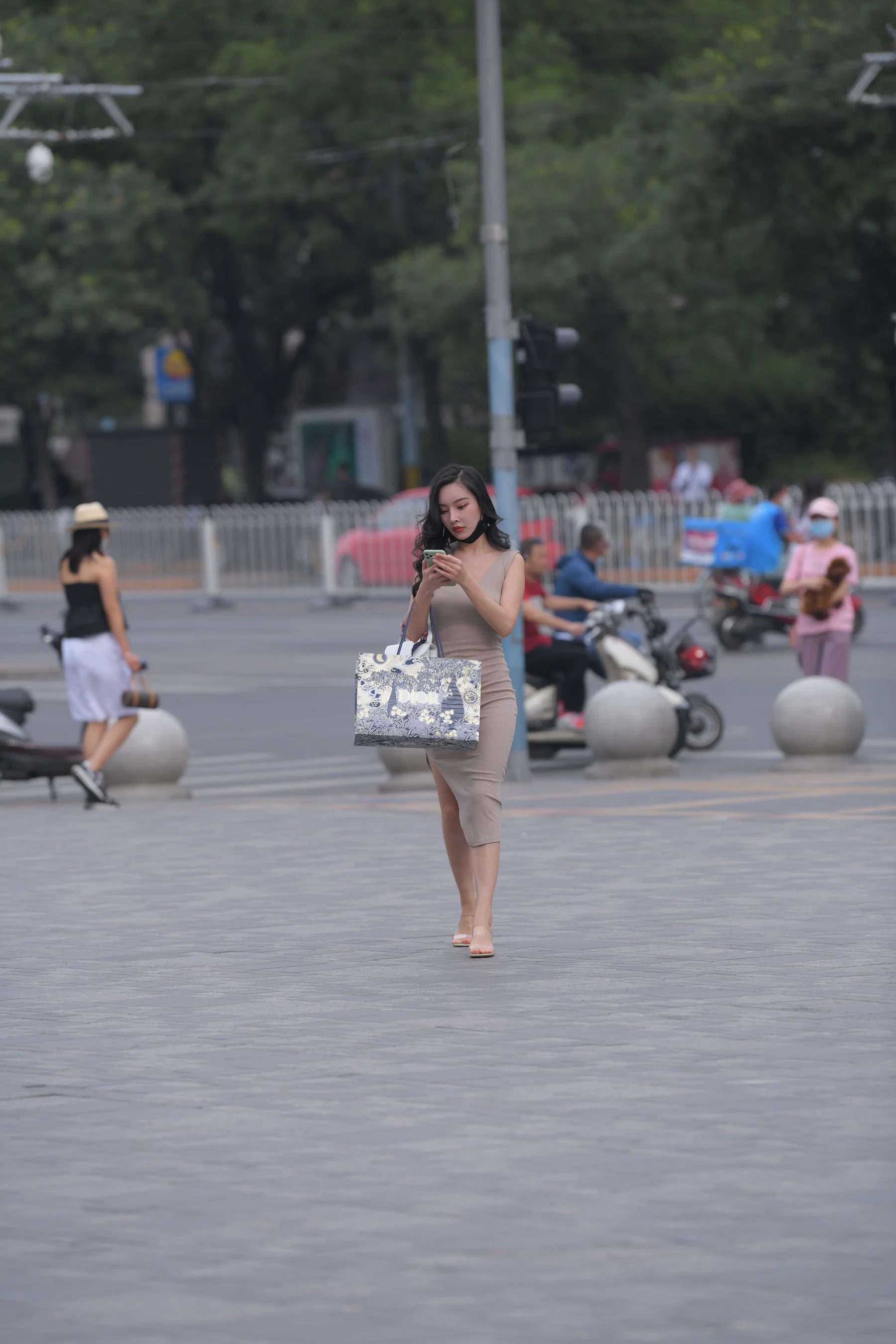 红石作品 – 性感长裙美女 写真 - 爱照片