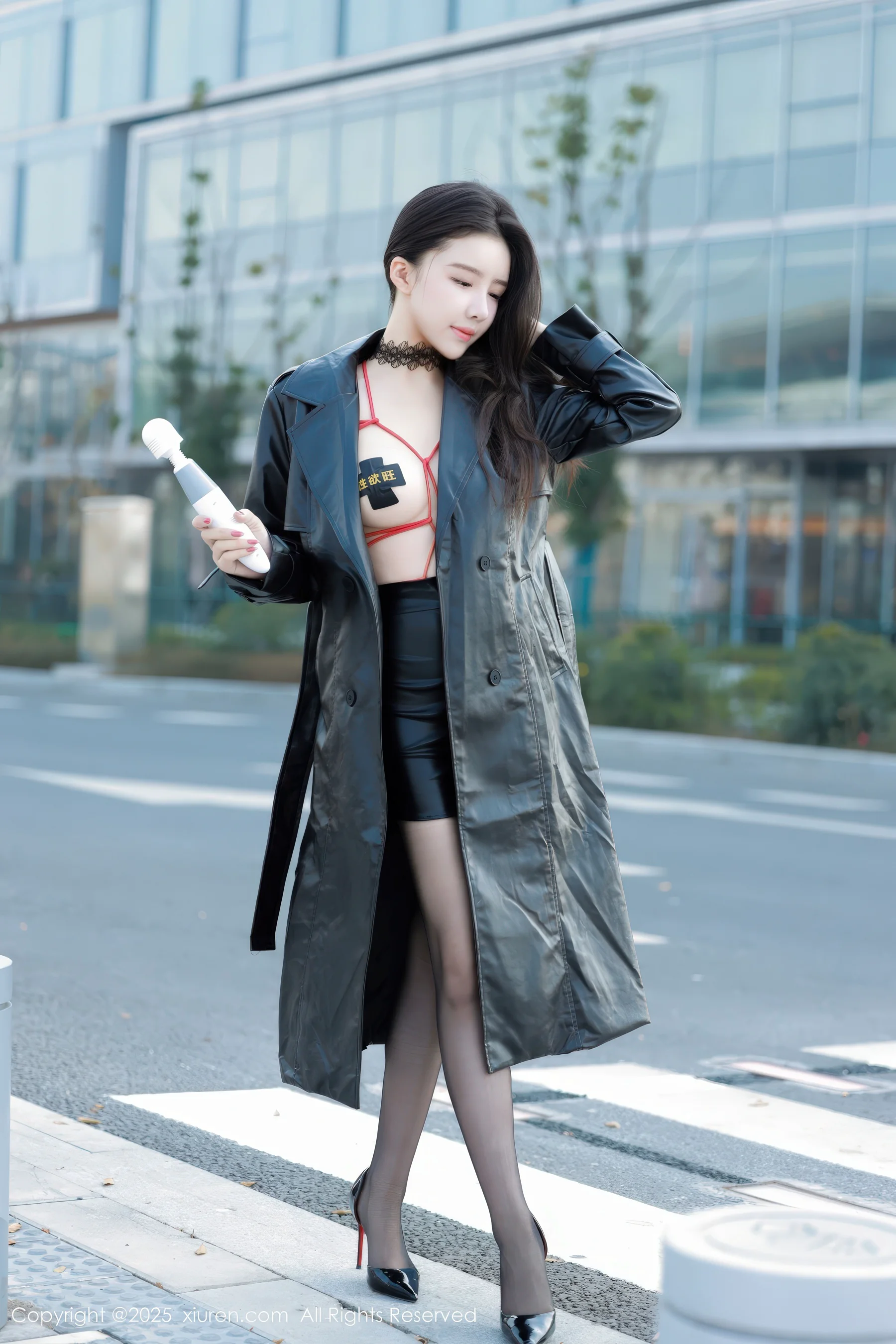 [XiuRen秀人网] No.9855 唐翩翩 黑丝美腿 - 爱照片