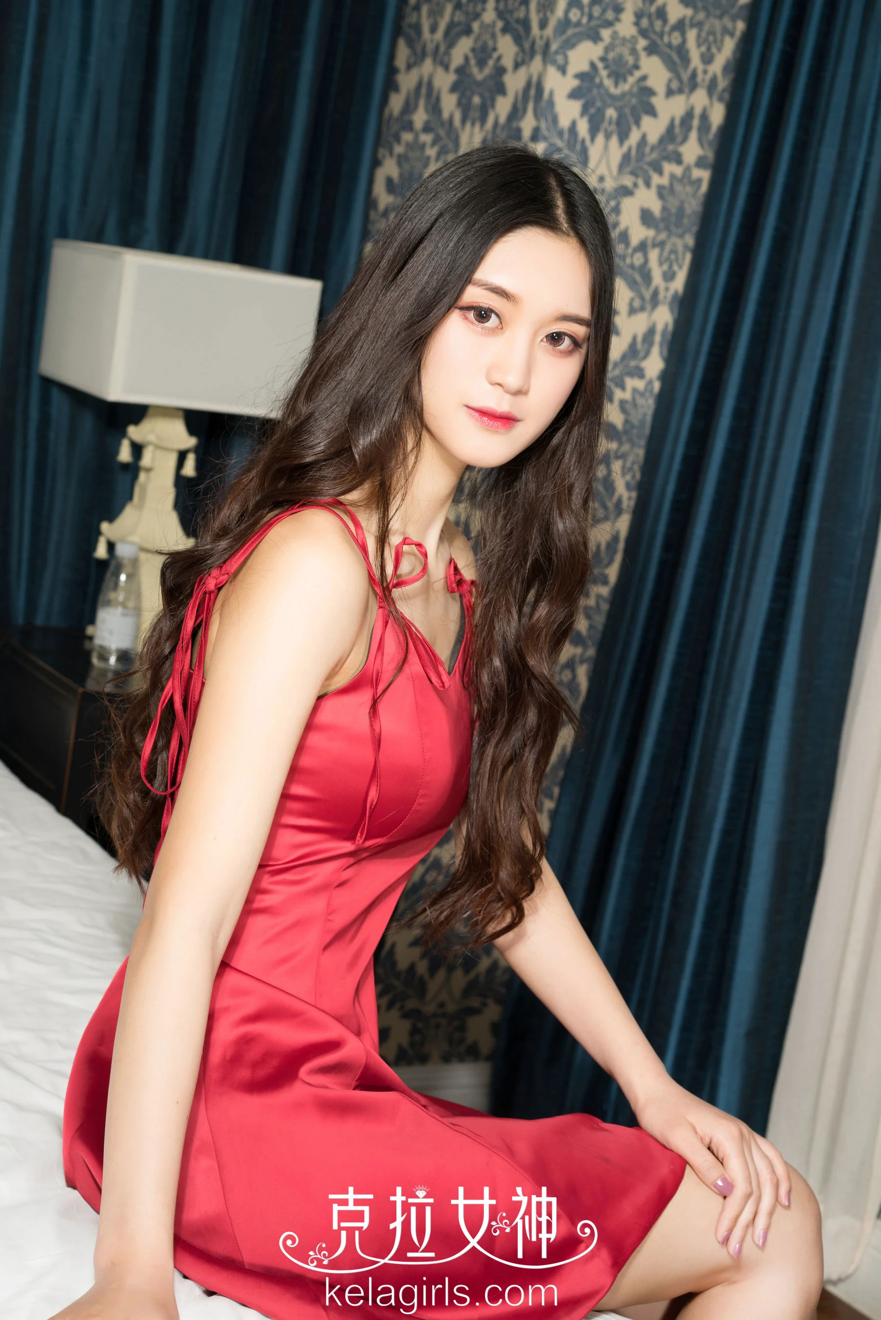 汤怡《睡裙里の欲望》 [克拉女神] 写真集 - 爱照片