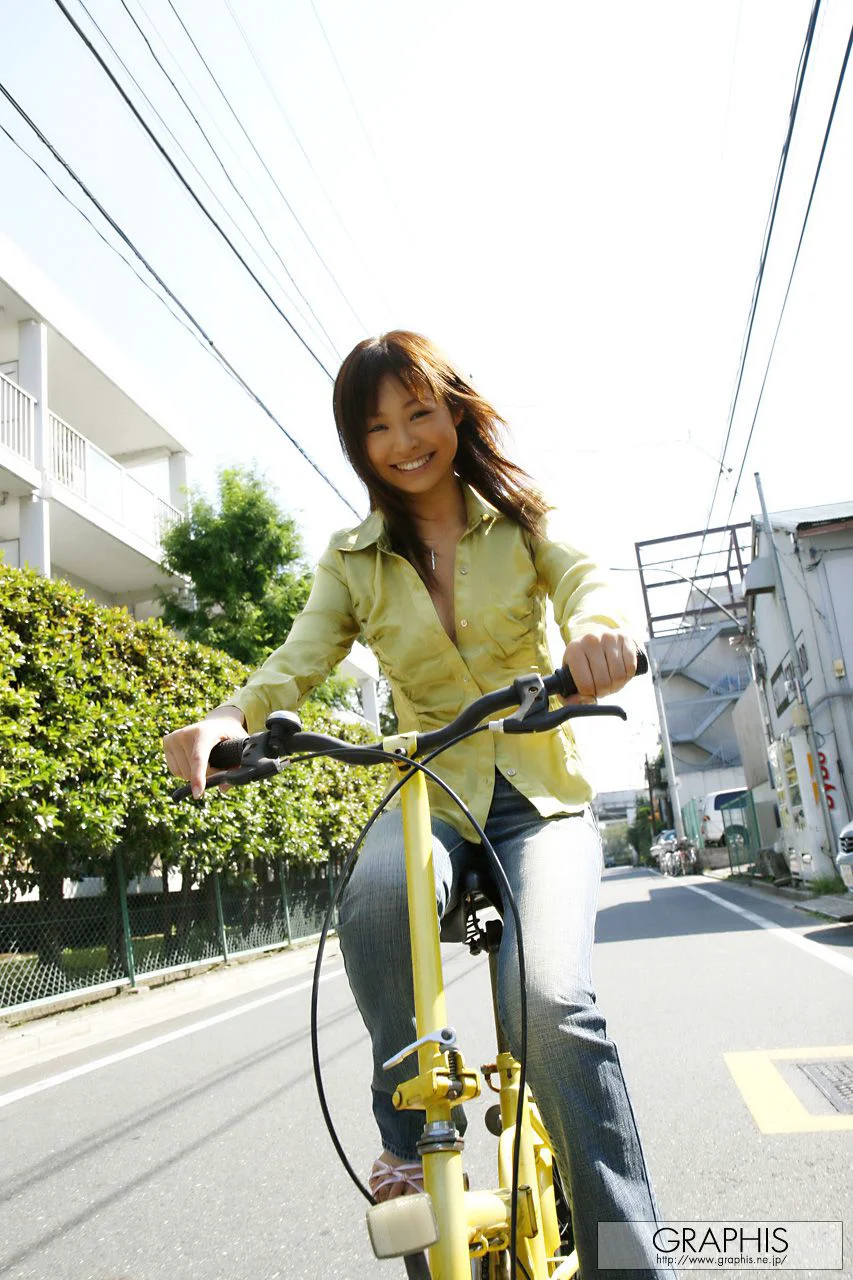 Sarasa Hara 原更紗 [Graphis] First Gravure 初脱ぎ娘 写真集 - 爱照片