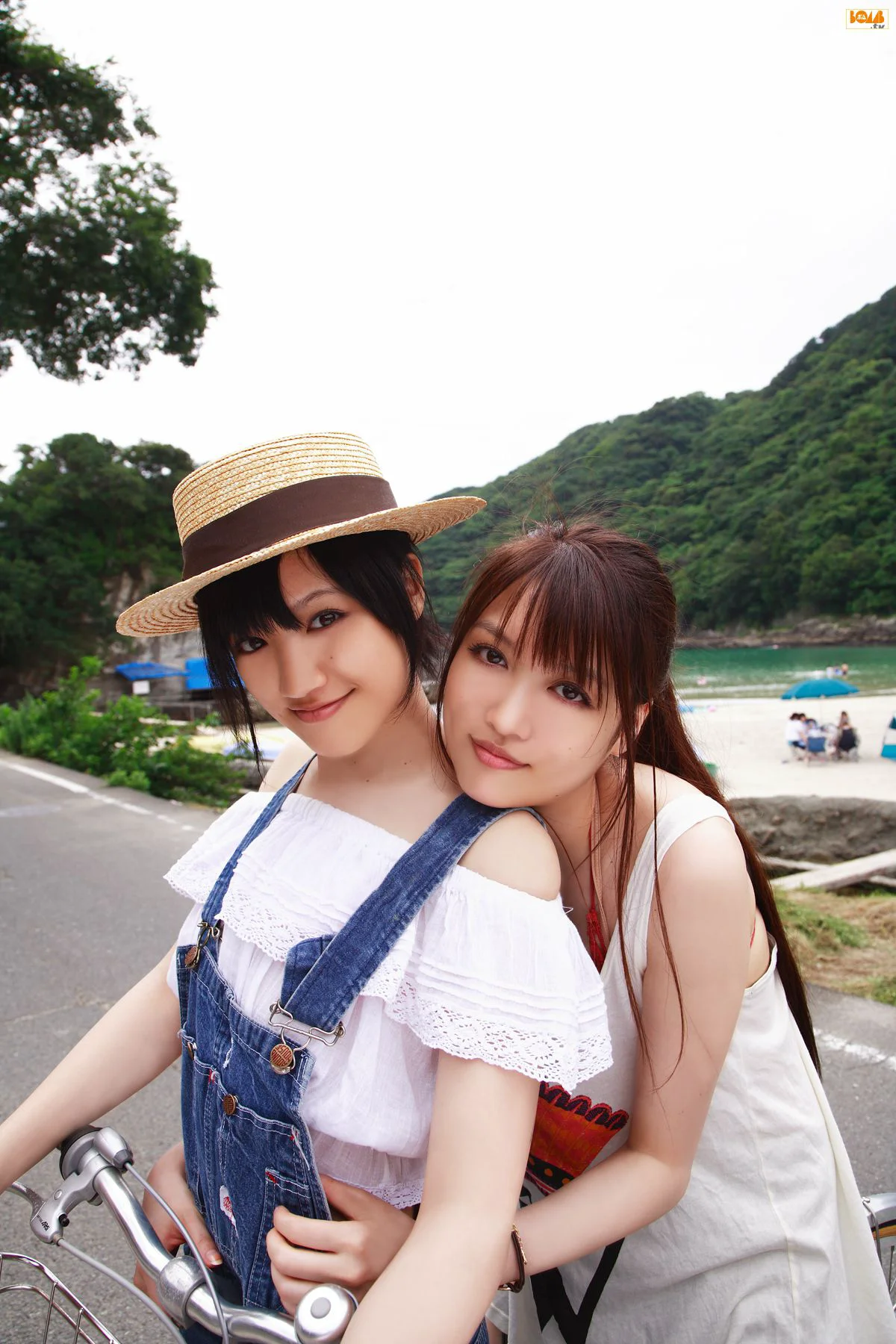 三浦葵/三浦萌《The Miura Sisters》 写真集 [Bomb.TV] 2009年11月刊 - 爱照片