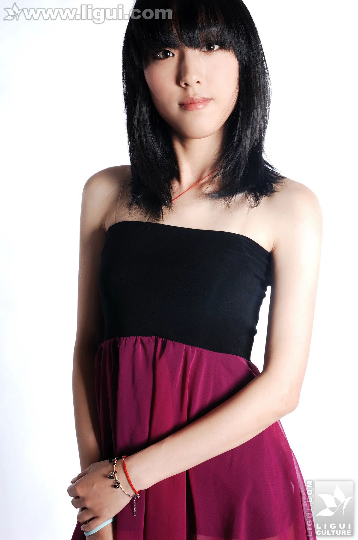 Model 吕莹嫒《顶级视觉的高跟大片》 [丽柜LiGui] 美腿玉足写真图片 - 爱照片