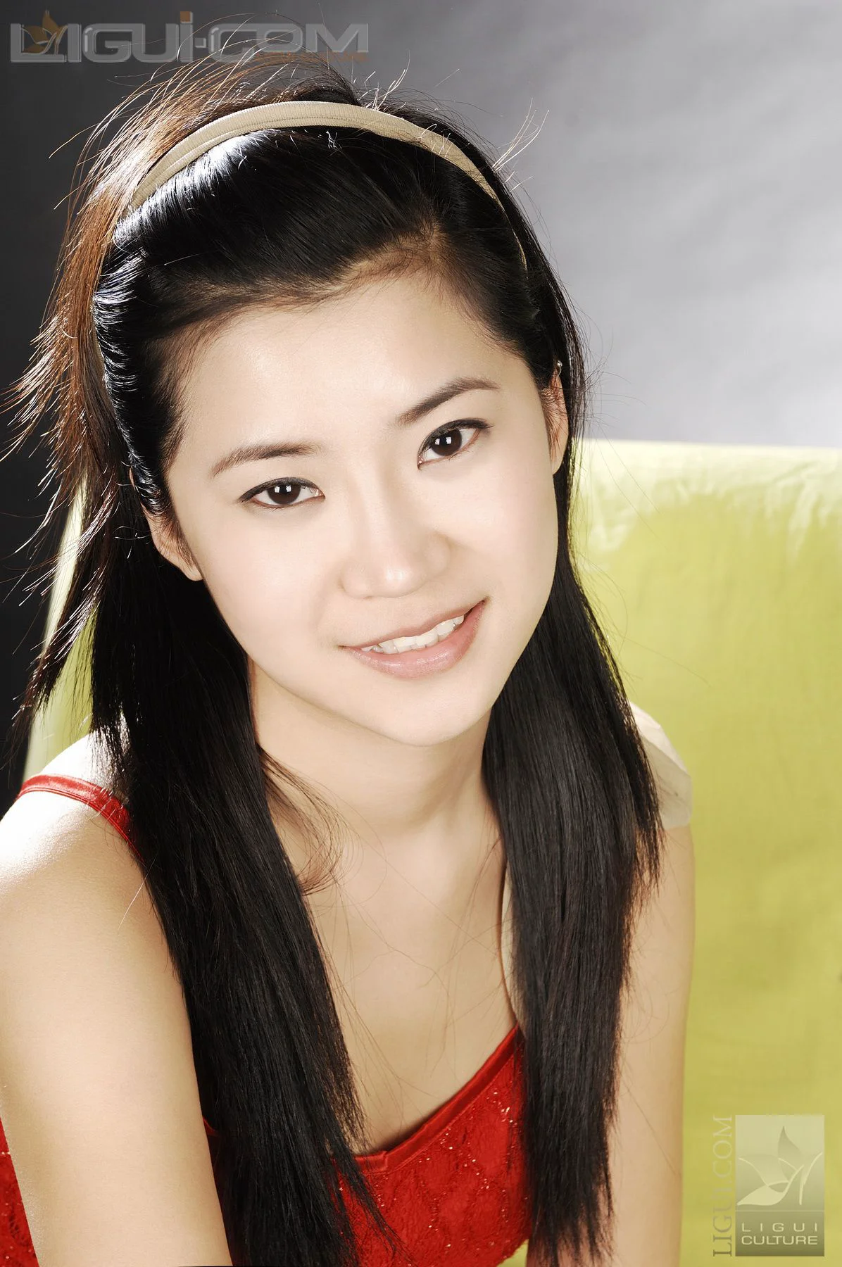 Model 卡鲁鲁《俏皮可爱小美女伊贺流袜堵式束缚》 [丽柜美束LiGui] 丝足写真图片 - 爱照片