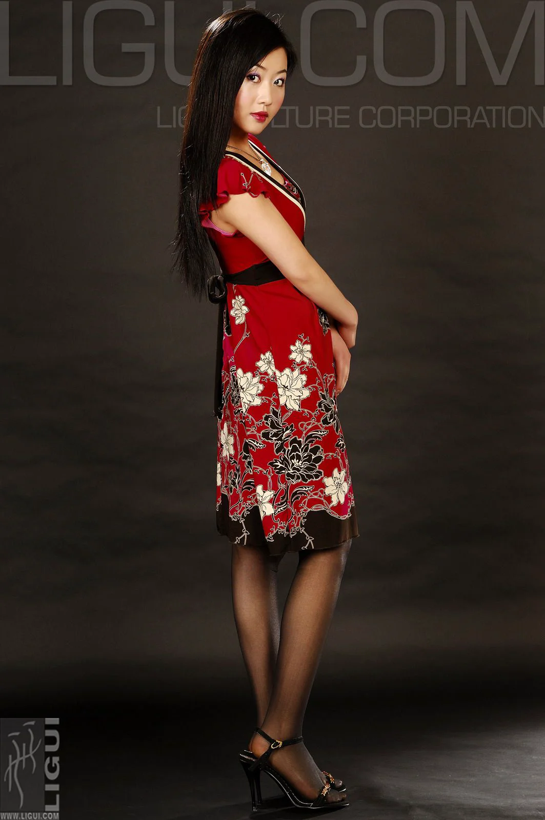 [丽柜LiGui] Model 小璐璐《飄動的丝襪》丝足写真图片 - 爱照片