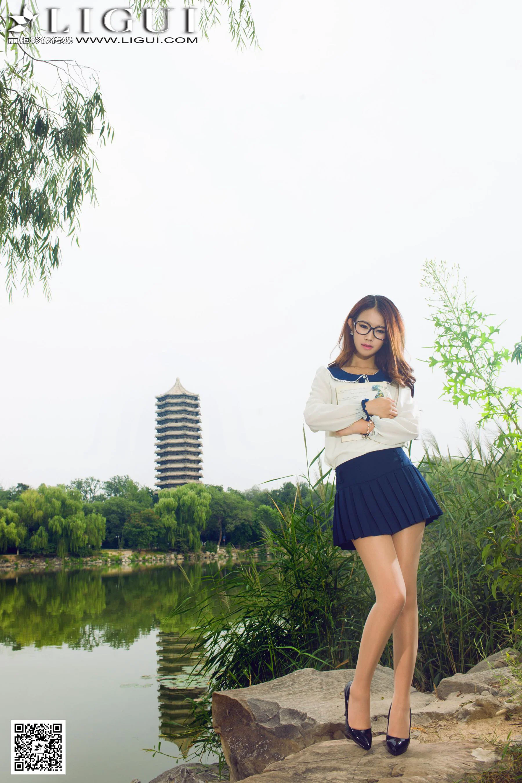 Model 语寒《校花女神公园美拍》上下全集 [丽柜LiGui] 美腿玉足写真图片 - 爱照片