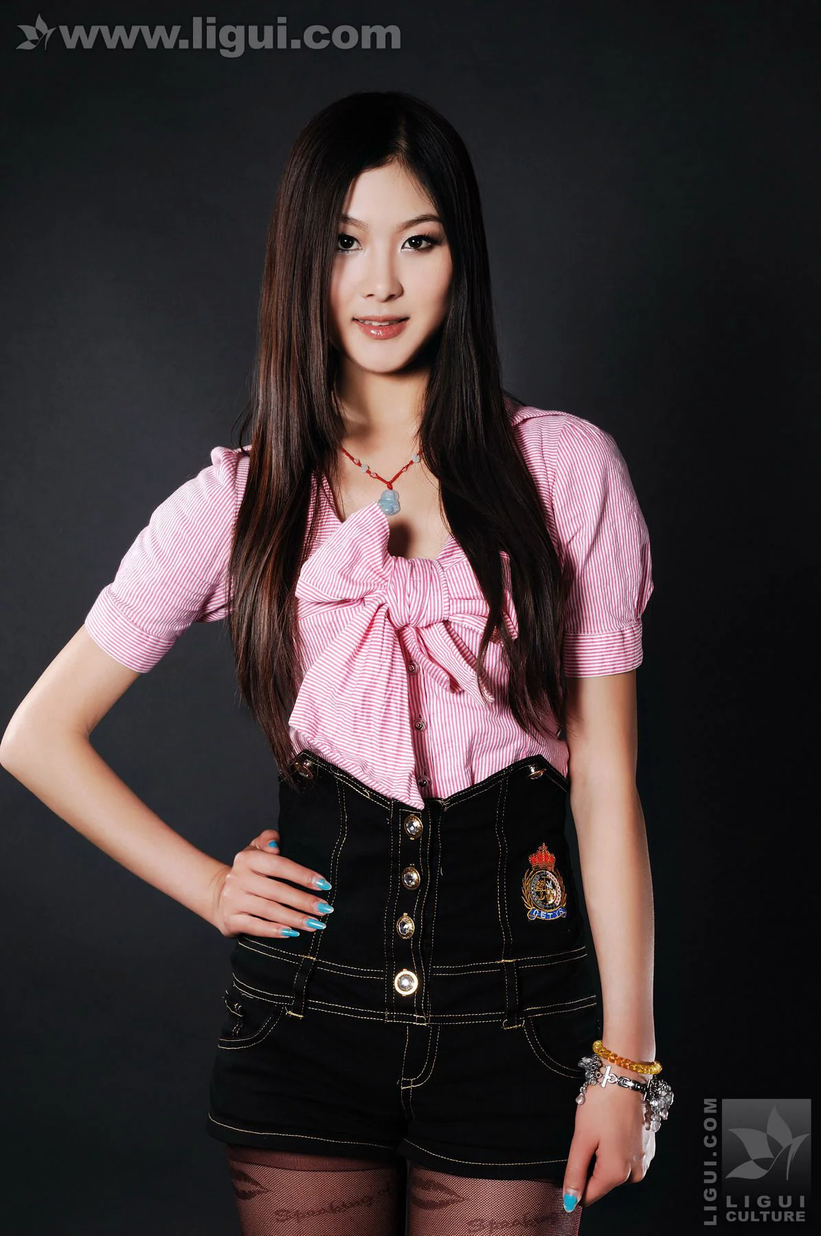 Model 孙跃《性感迷人的丝袜》 [丽柜LiGui] 美腿玉足写真图片 - 爱照片