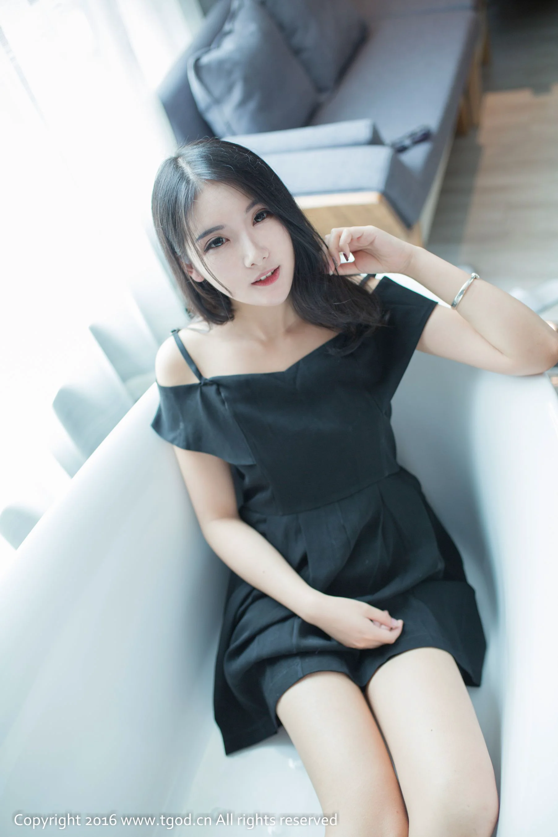 莓ya《难以抗拒的魅惑女神》 [推女神TGOD] 写真集 - 爱照片