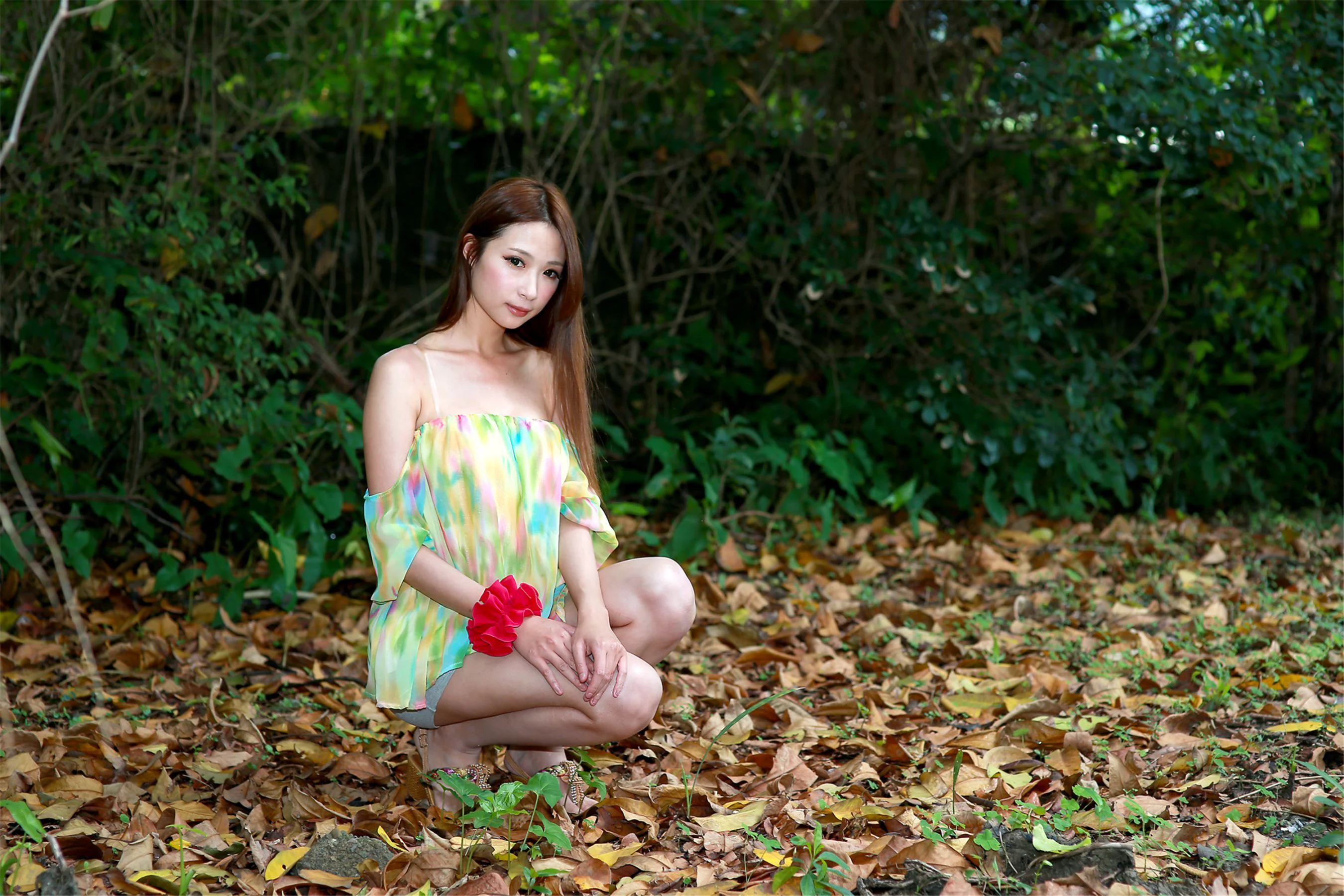 台湾妹子林小芭《春游踏青外拍》写真集 - 爱照片