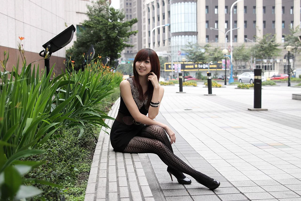 台湾清纯美女Angel《黑丝街拍图片》写真合集 - 爱照片