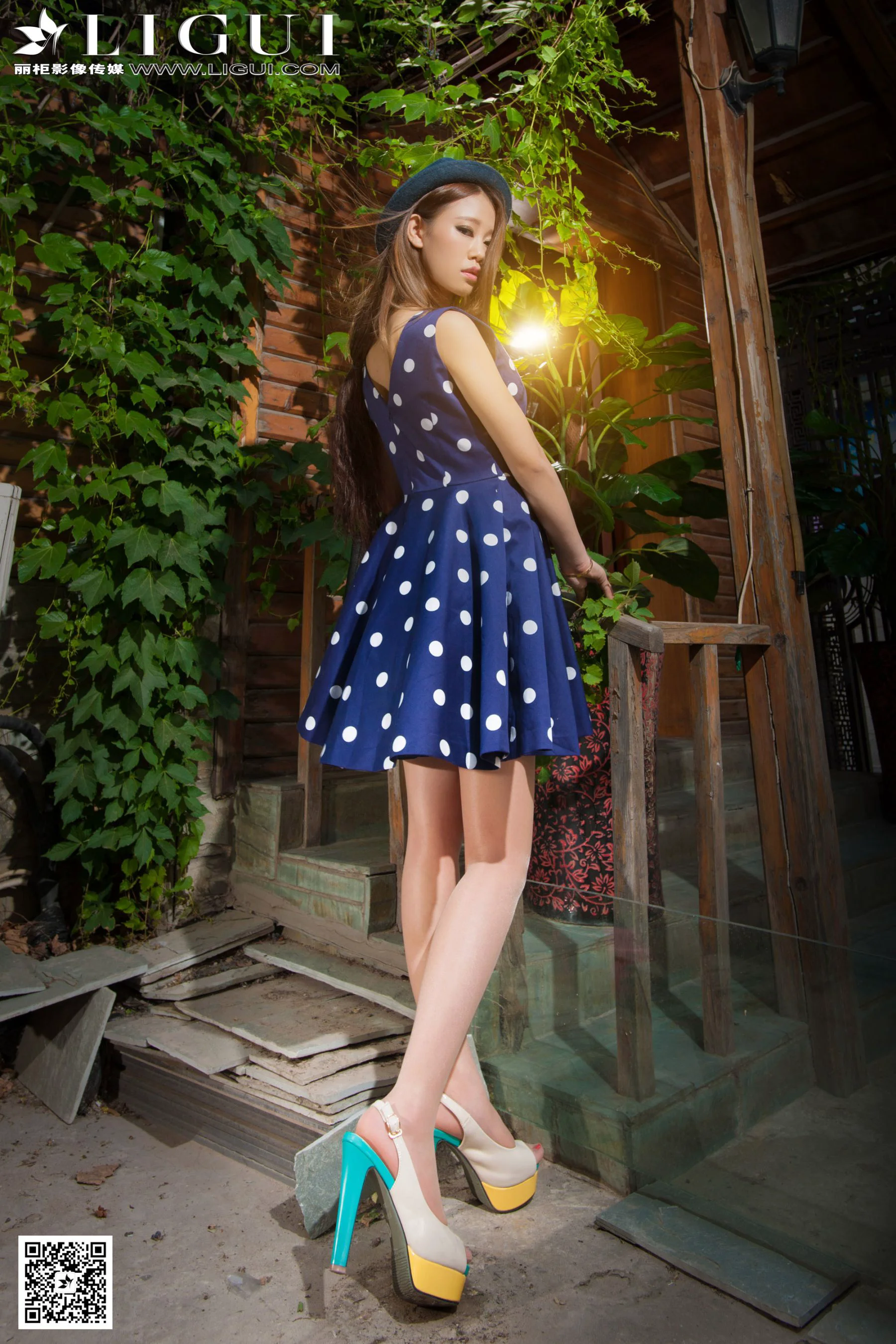 Model 语寒《街拍时尚连衣裙长腿女神》 [丽柜LiGui] 美腿玉足写真图片 - 爱照片
