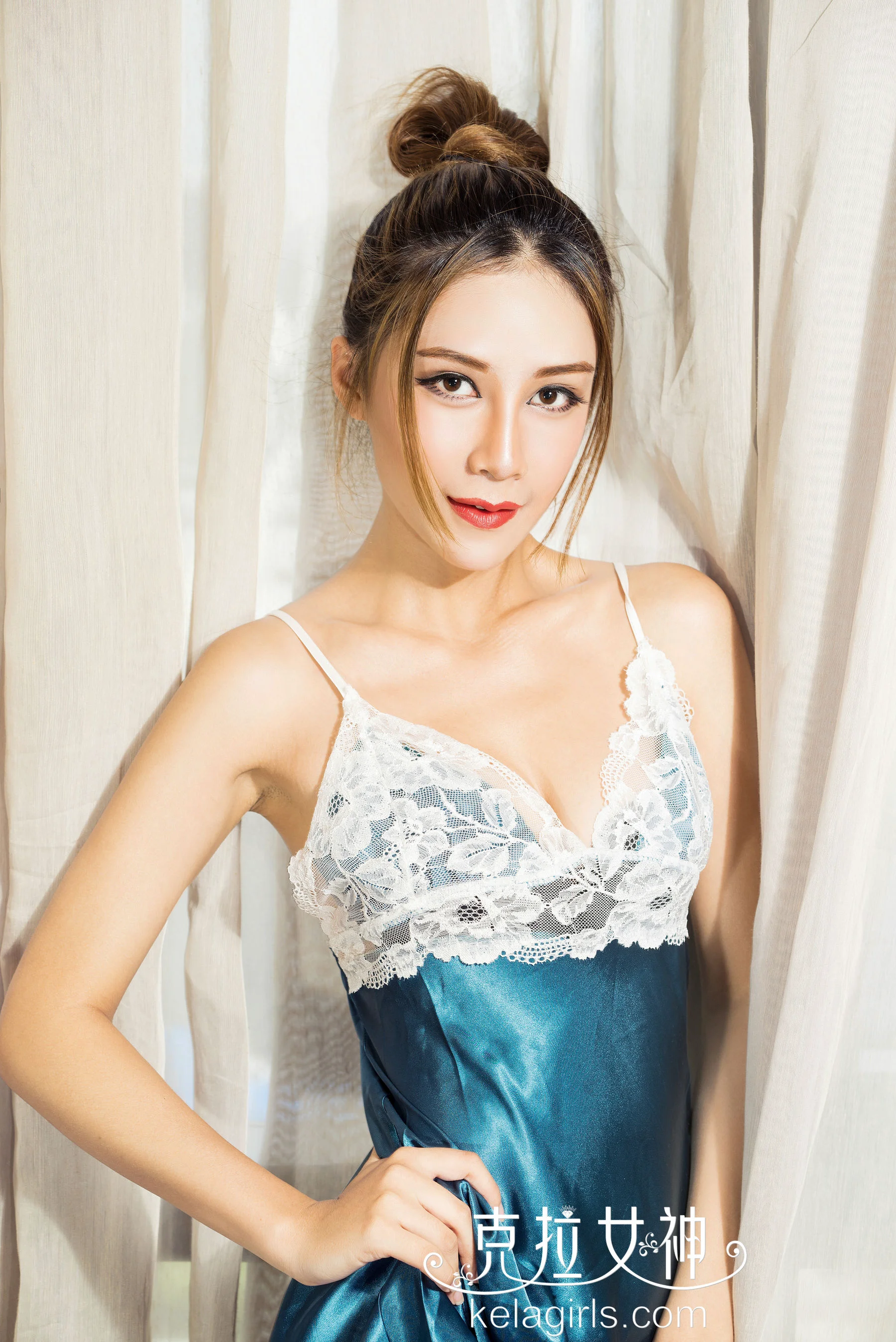 Abby《蓝丝夜寝春遗梦》 [克拉女神] 写真集 - 爱照片