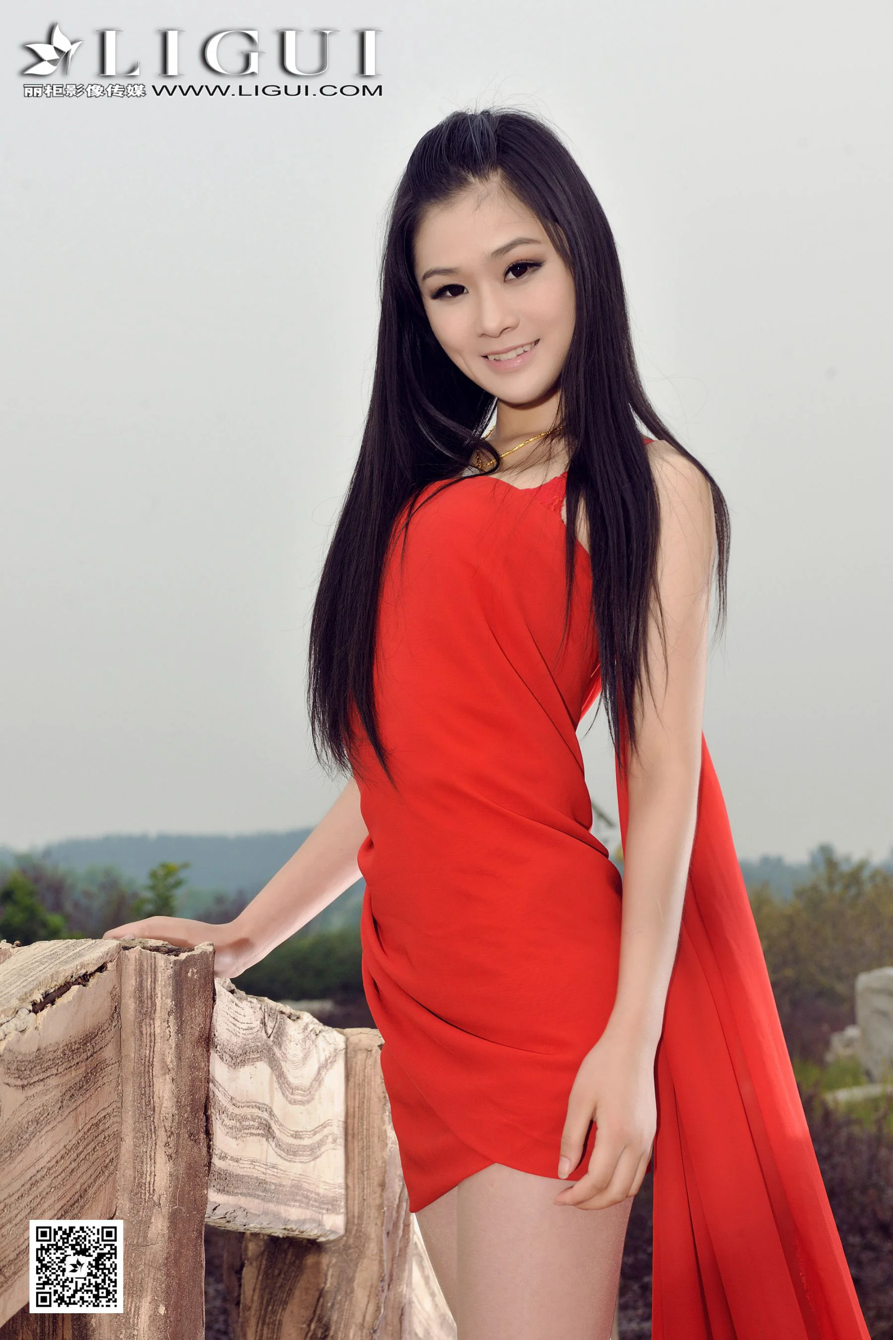 Model 凌凌《古典红裙系列》上下全集 [丽柜] 丝足写真集 - 爱照片