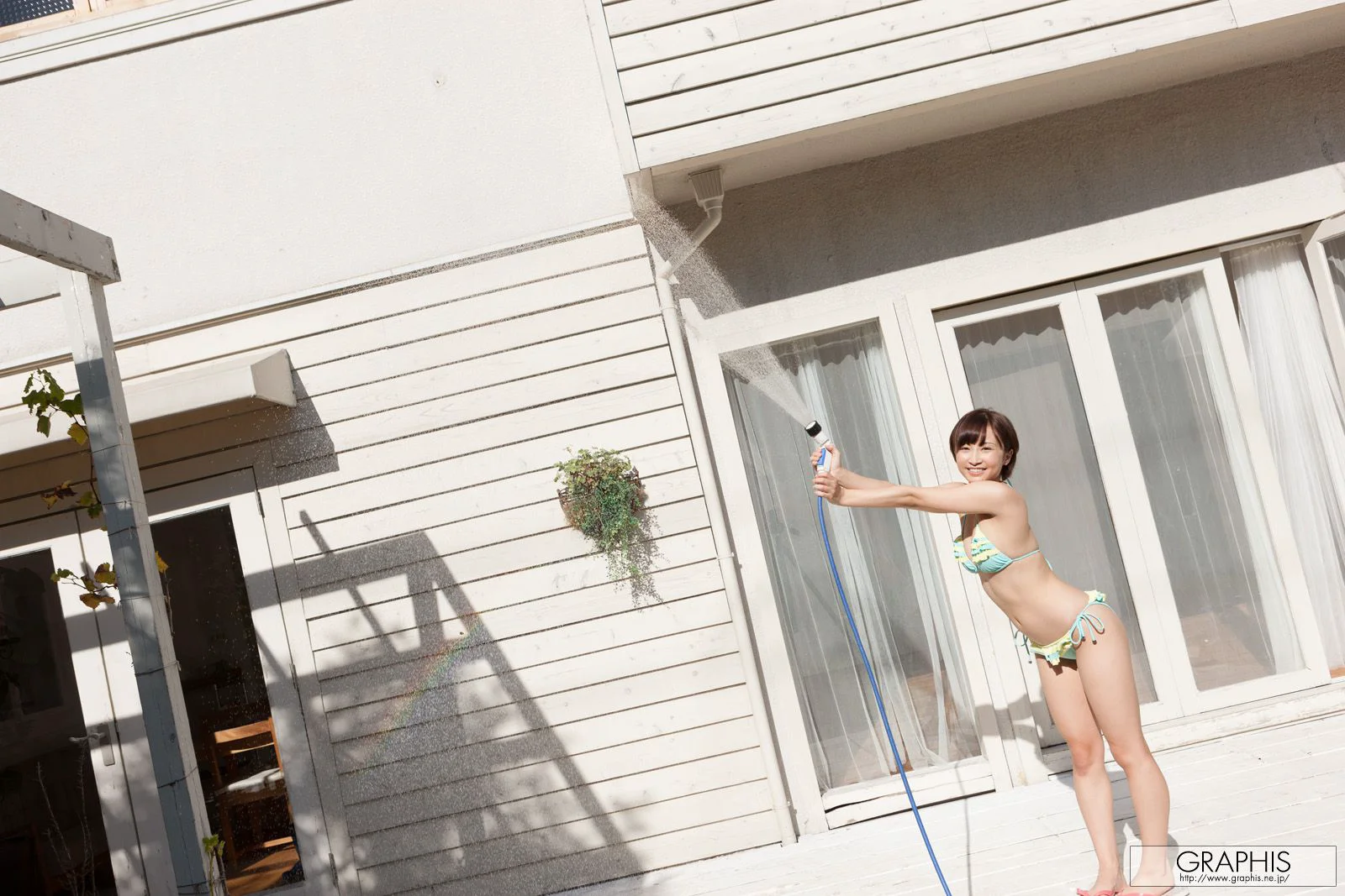 きみの歩美/君野步美 [Graphis] First Gravure 初脱ぎ娘 写真集 - 爱照片