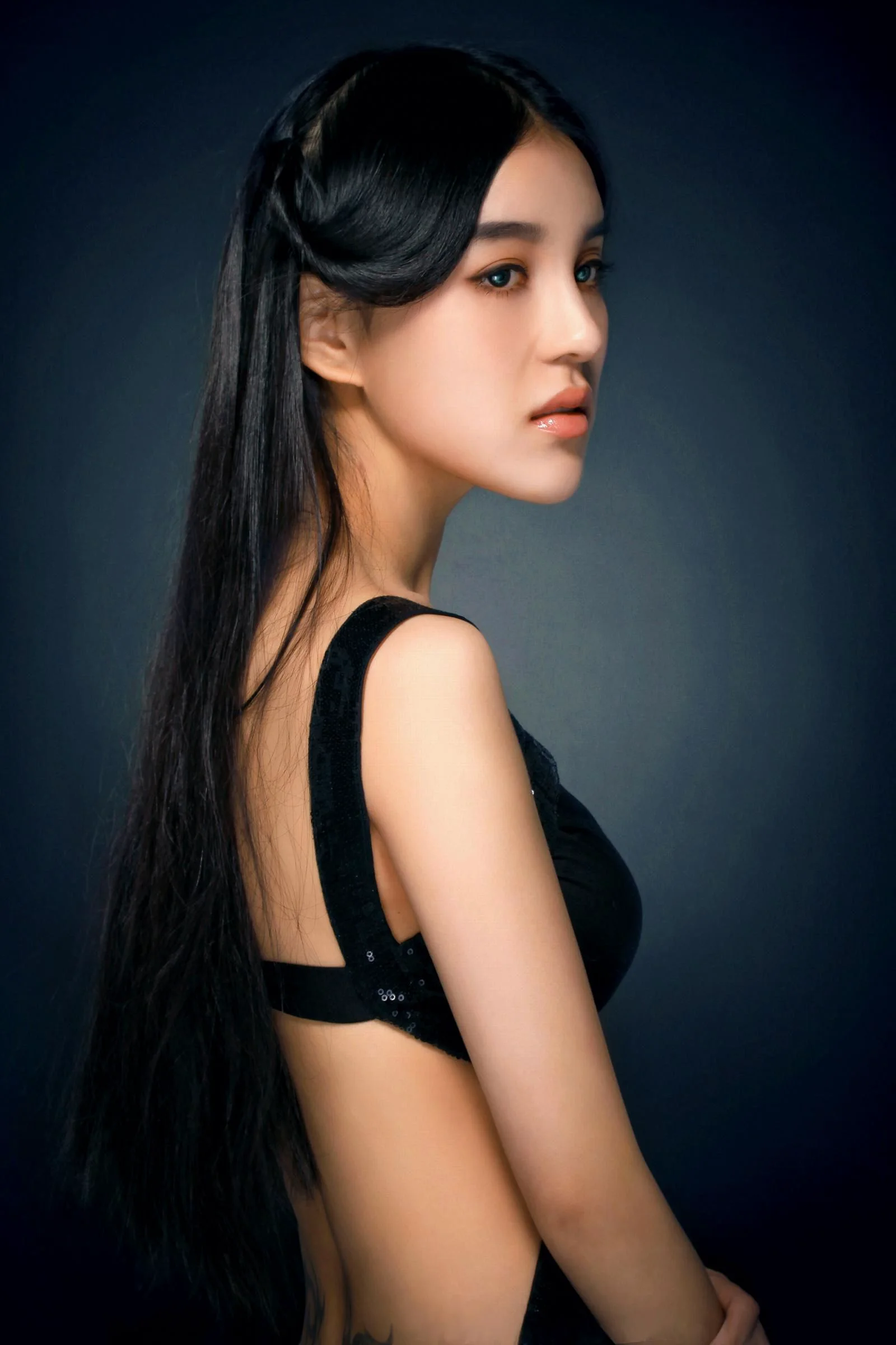 混血美女模特石一伊 棚拍图片写真集 - 爱照片