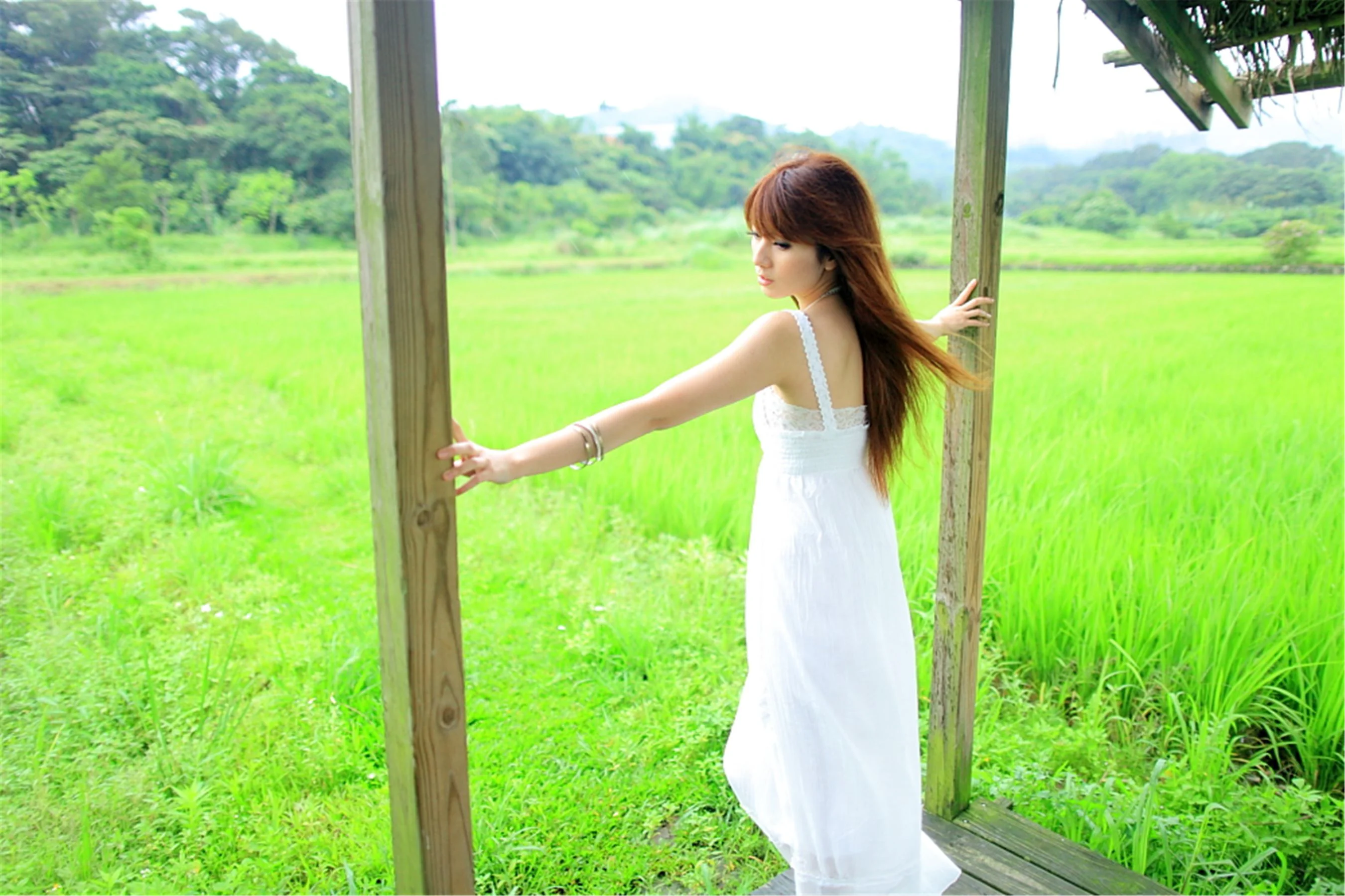 台湾正妹小静《农场初夏田园风光》唯美白裙系列 写真集 - 爱照片