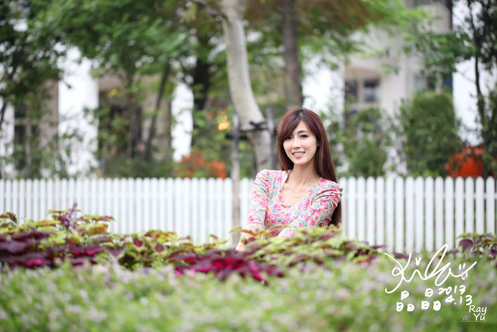 台湾美女廖挺伶/Kila晶晶《花色超短裙街拍》写真集 - 爱照片