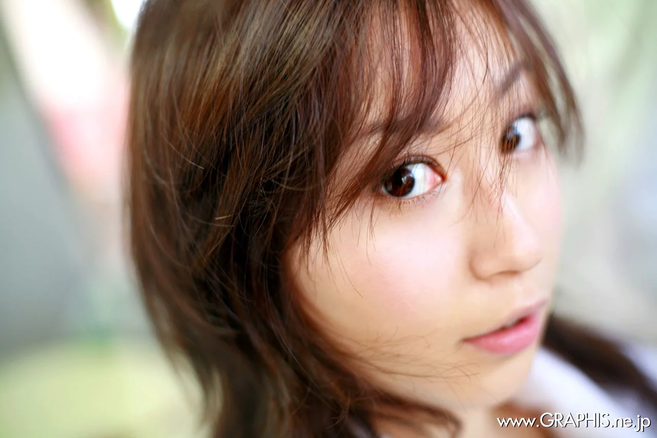 Momo Yoshizawa 吉沢もも [Graphis] First Gravure 初脱ぎ娘 写真集 - 爱照片