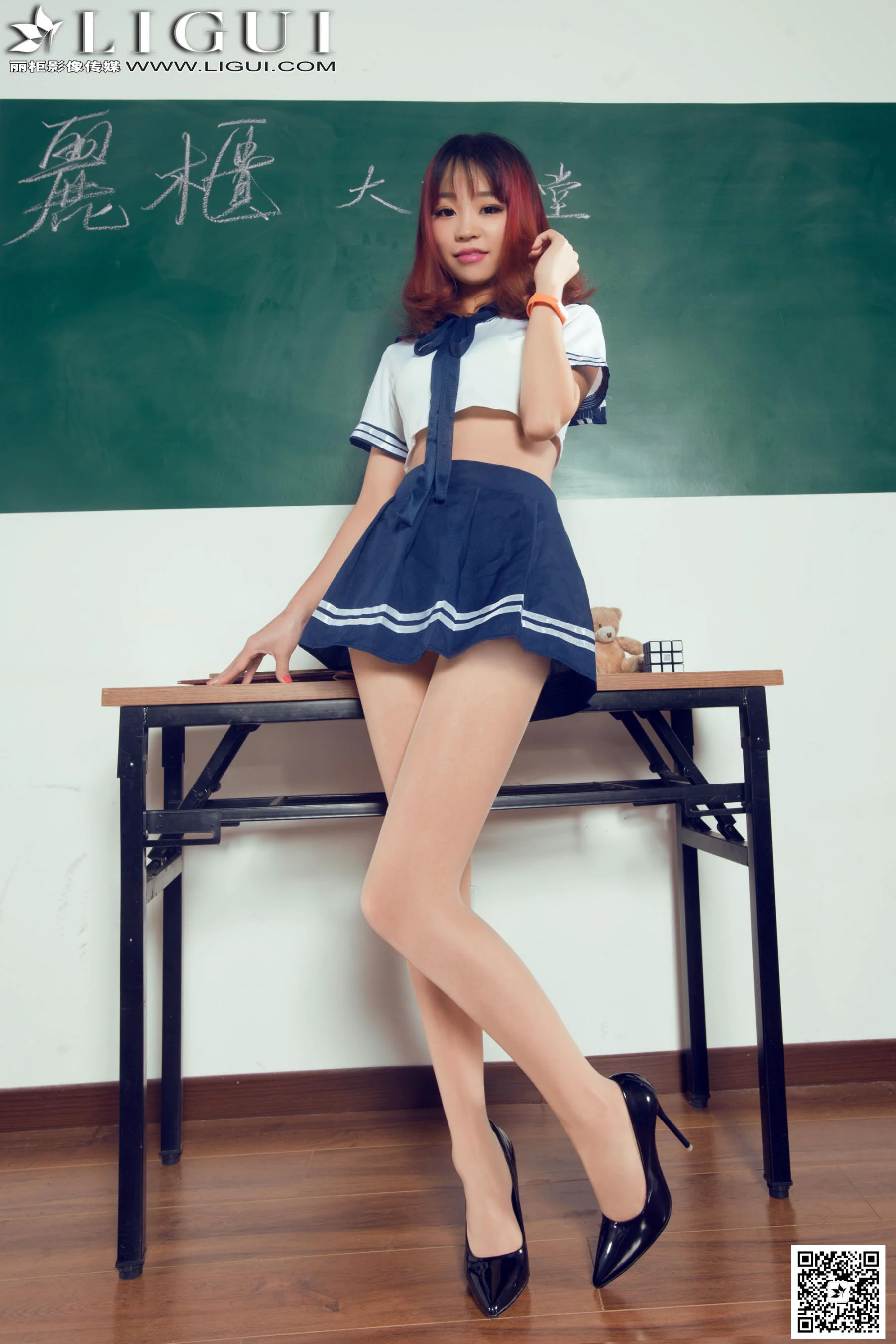 Model Liya《教室里的水手服校花》上下全集 [丽柜LiGui] 美腿玉足写真图片 - 爱照片