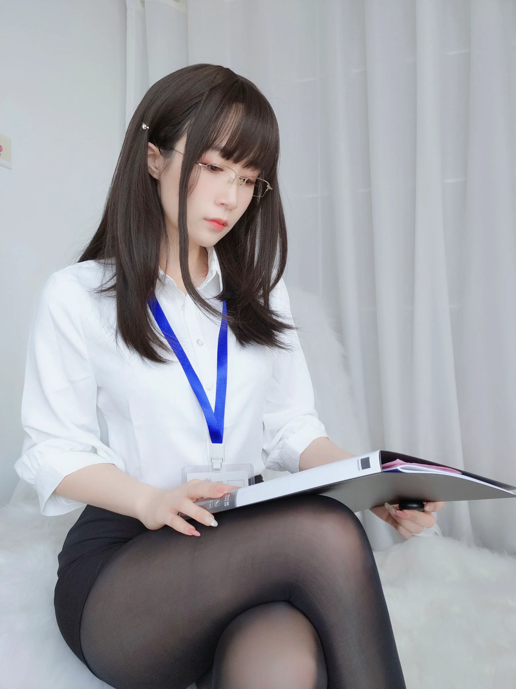 [Cosplay] Coser小姐姐白银 – 制服 写真套图 - 爱照片
