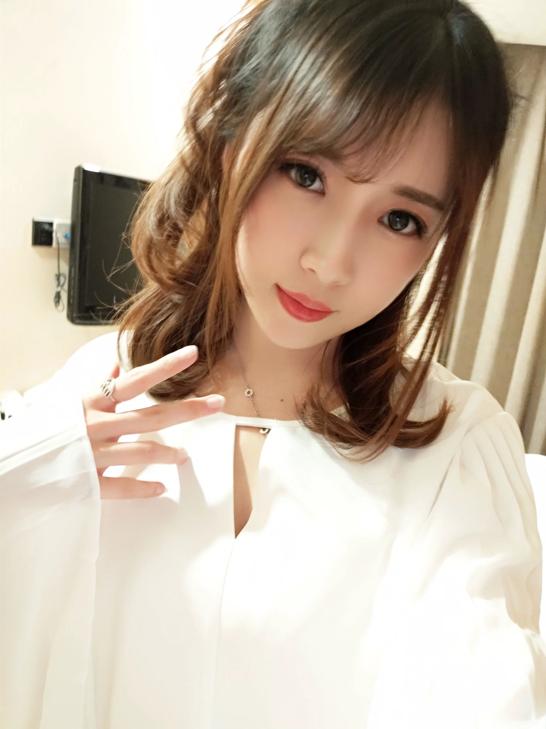 斗鱼主播小女巫露娜 – OL风肤色连裤袜 - 爱照片