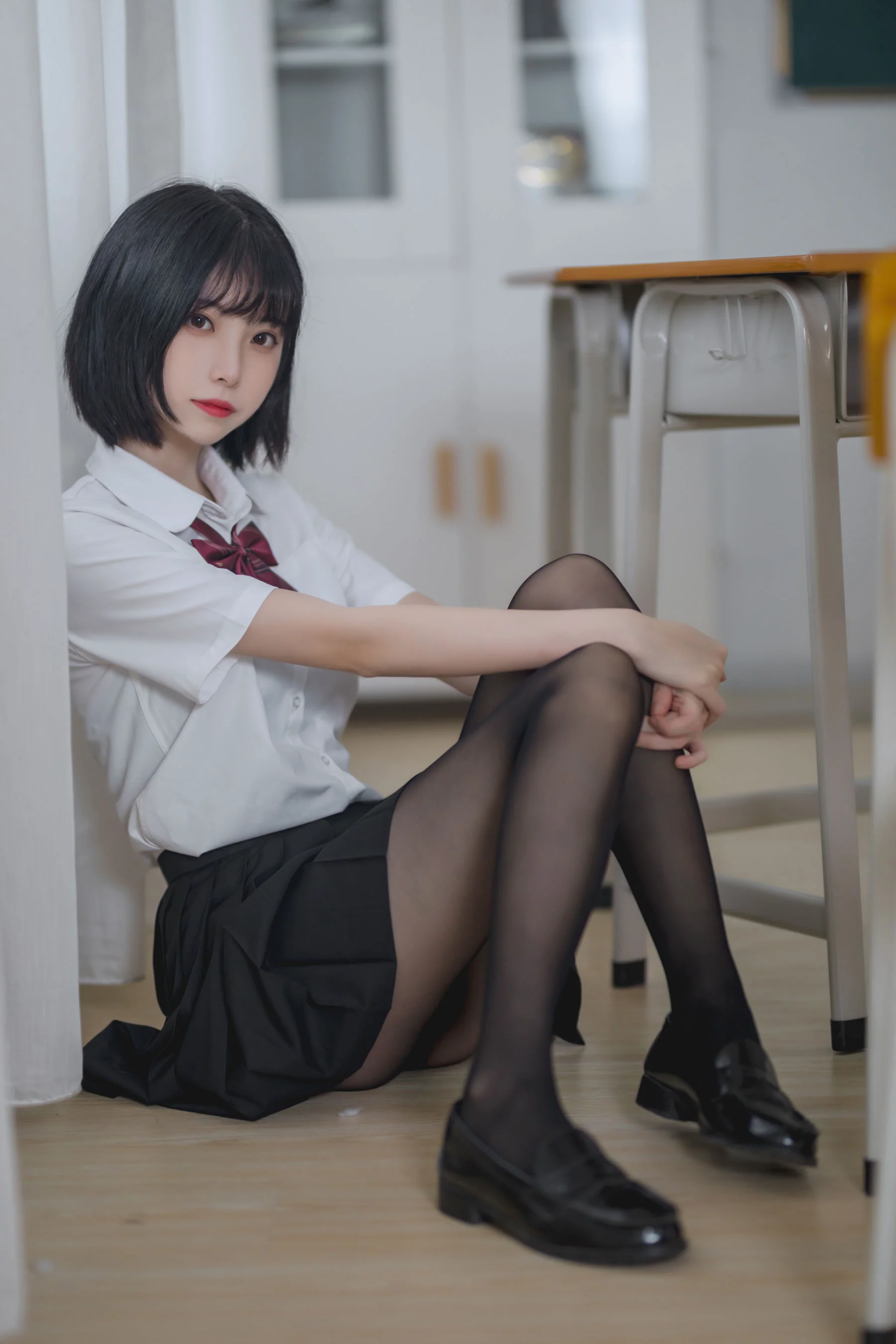 [福利COS] 许岚 – 教室jk黑丝 - 爱照片