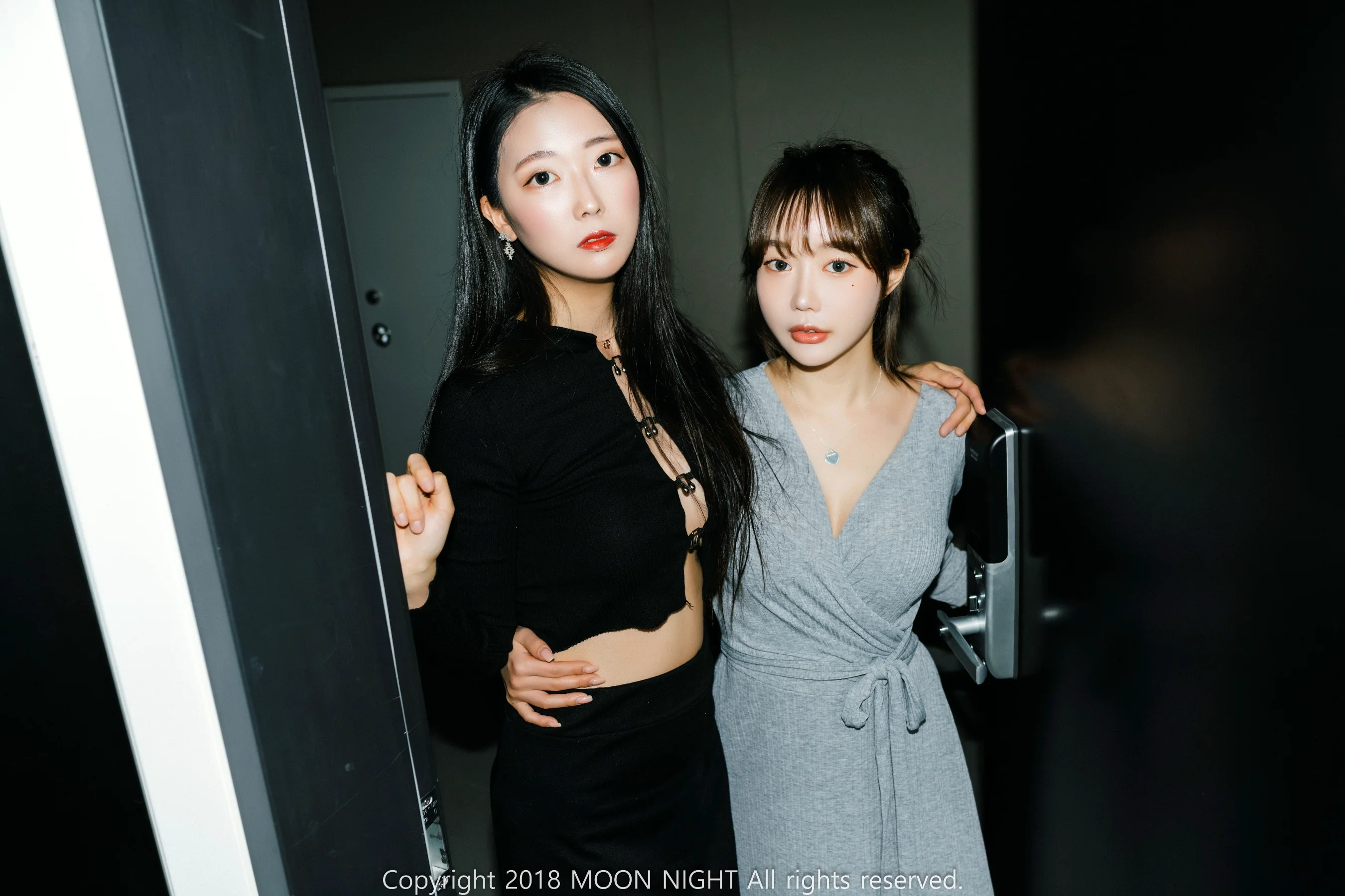 [Moon Night Snap] Mona (모나) & Jucy (쥬시) – Loveholic Vol.2 - 爱照片
