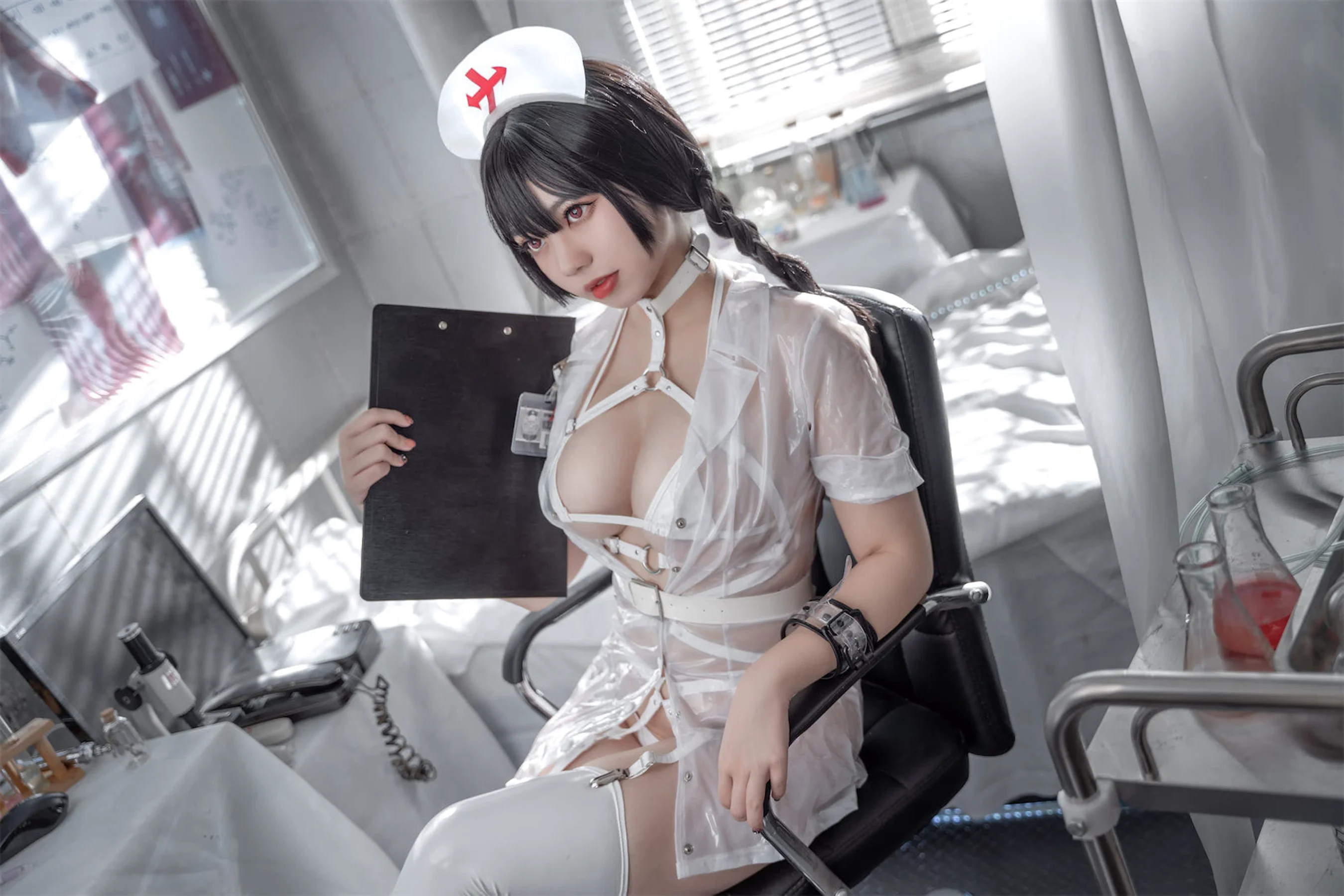 啊日日Ganlory – 未来白色护士 - 爱照片