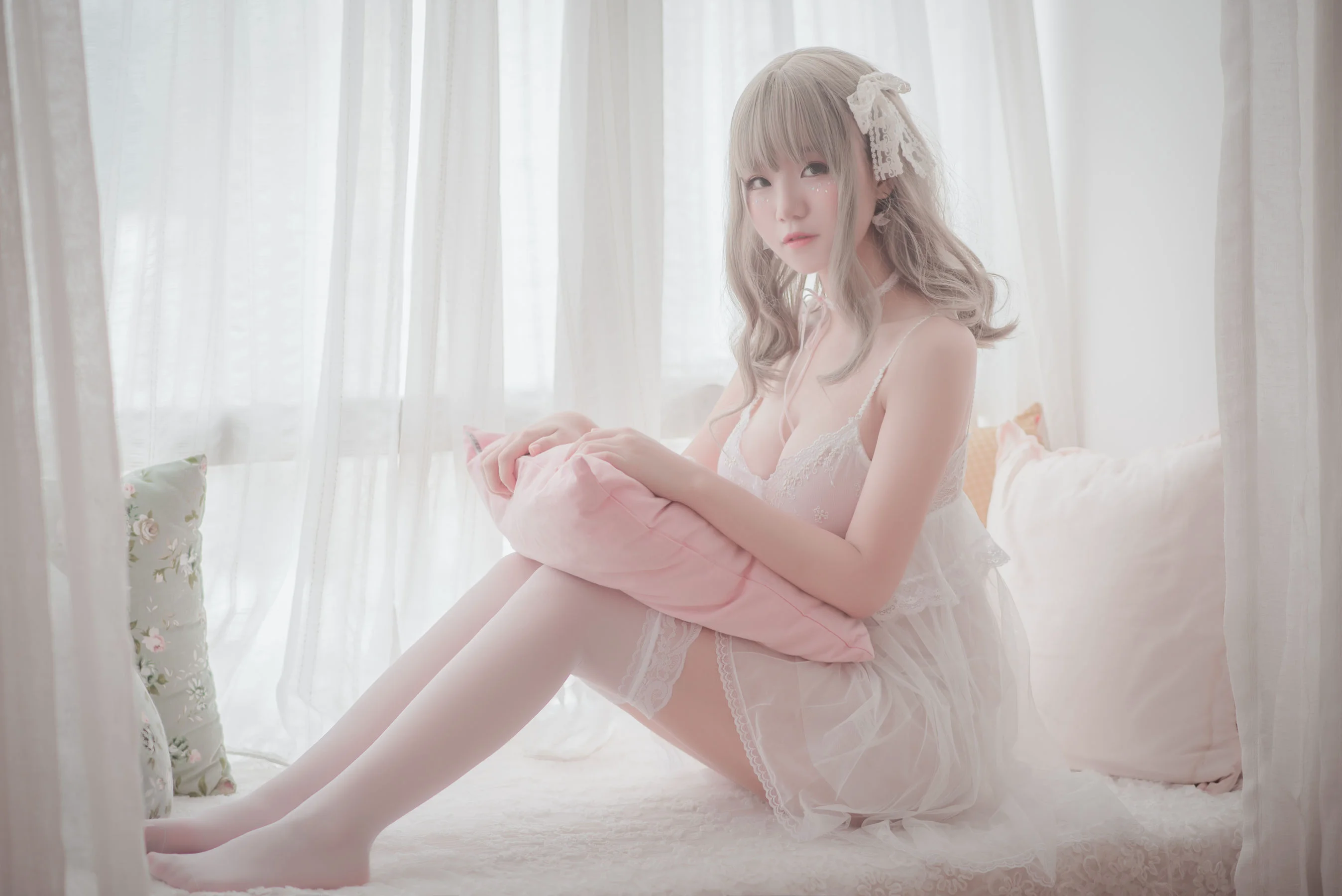 Yoko宅夏《白色丝质连衣裙》 [萝莉COS] 写真集 - 爱照片