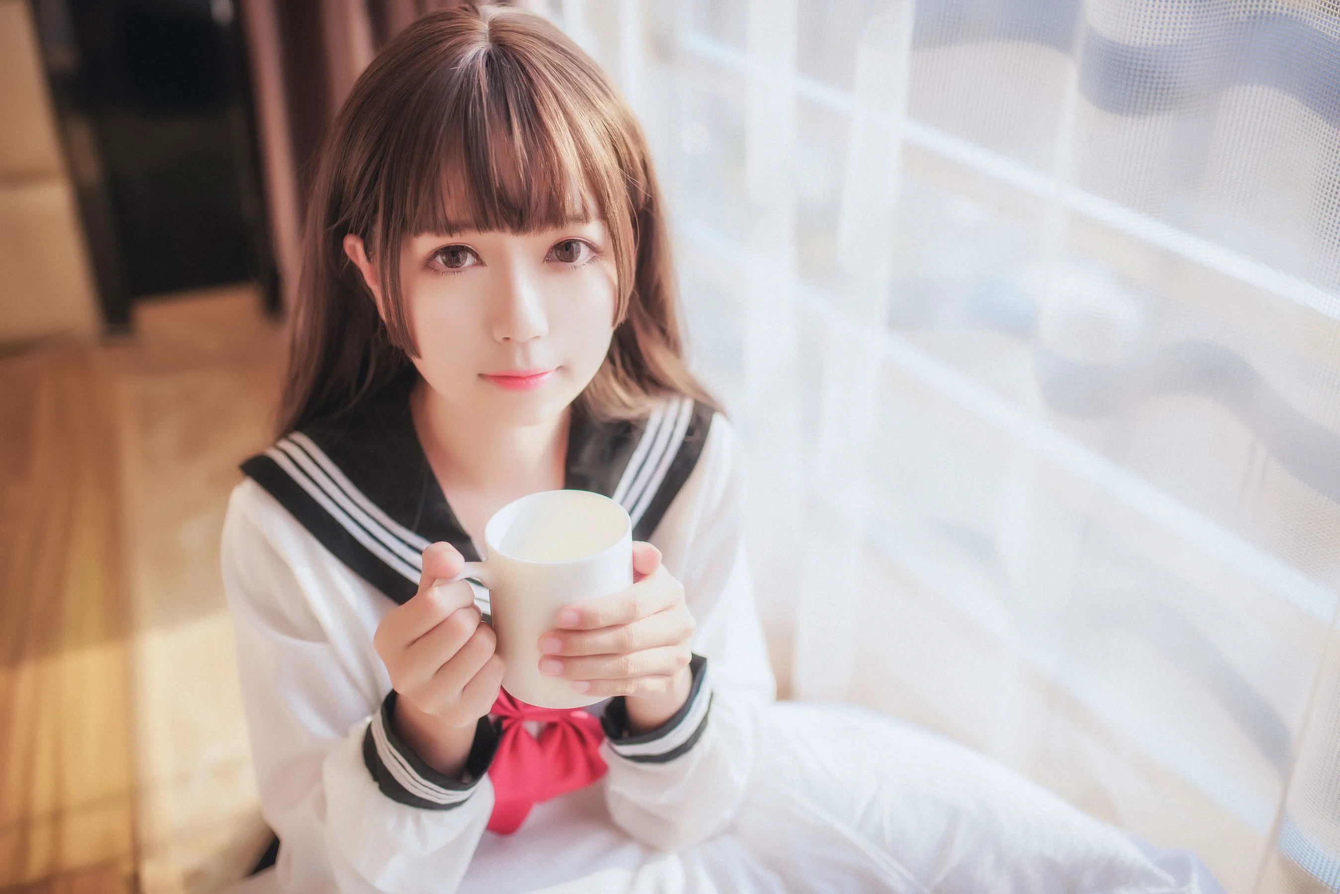 白金Saki《半透明水手服》 [萝莉COS] 写真集 - 爱照片