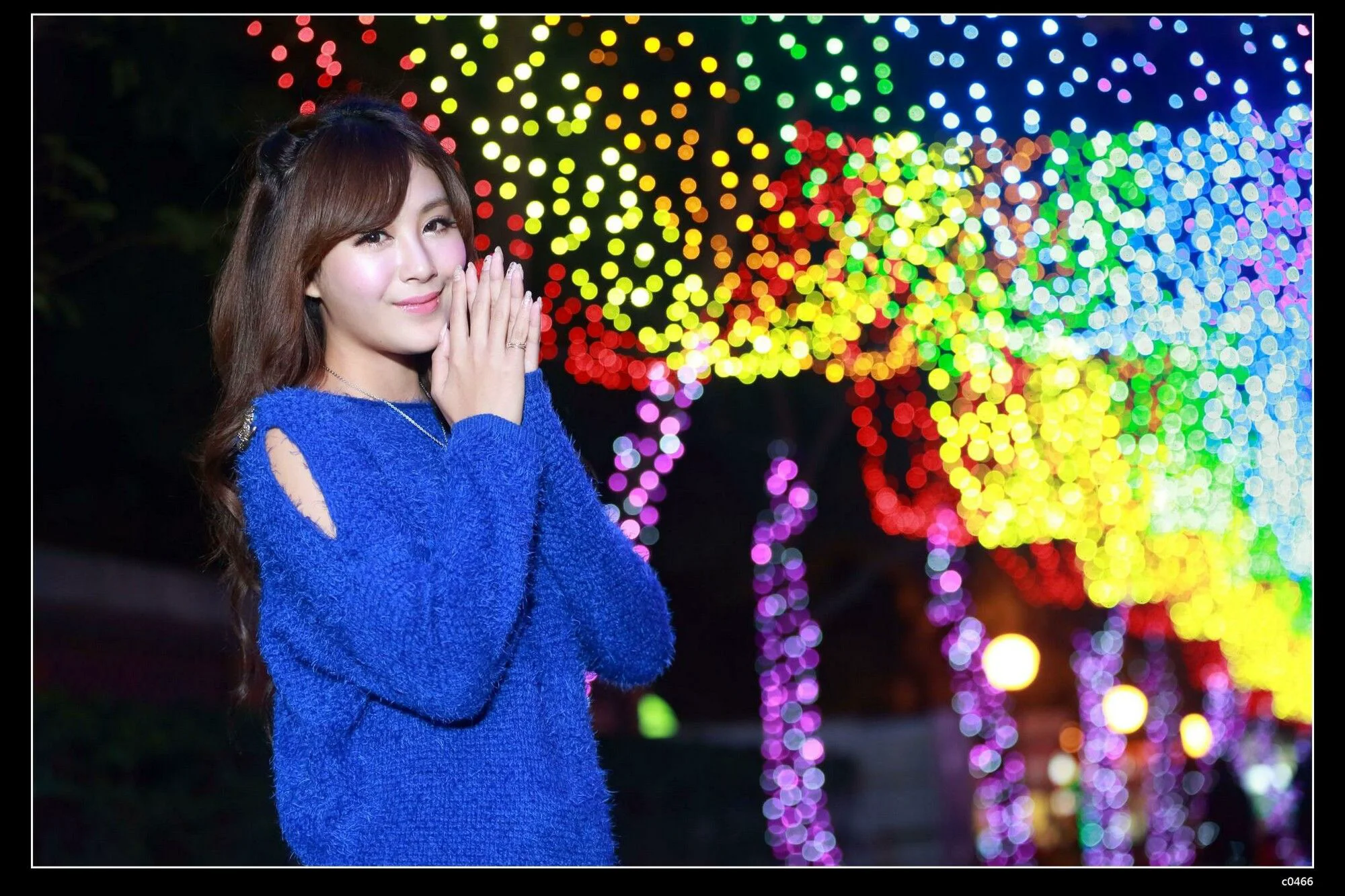 [台湾正妹] 夏晴Miso《圣诞夜黑丝街拍》 写真集 - 爱照片