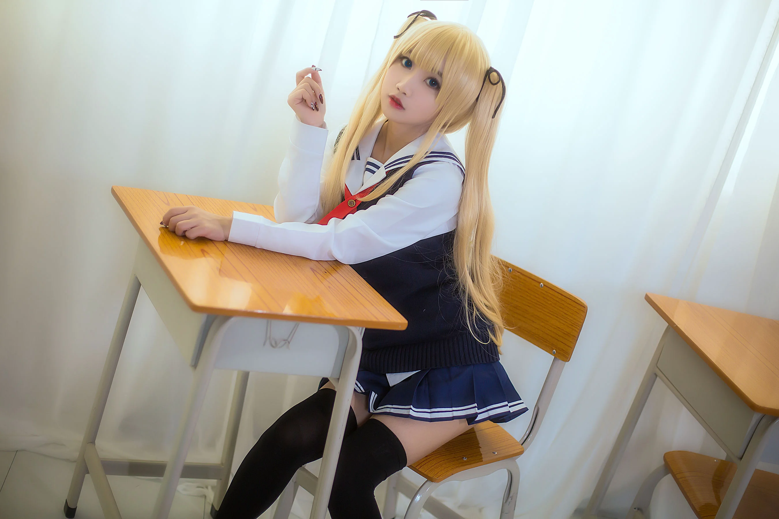 白嫩美少女鬼畜瑶 《校服》 写真集 - 爱照片