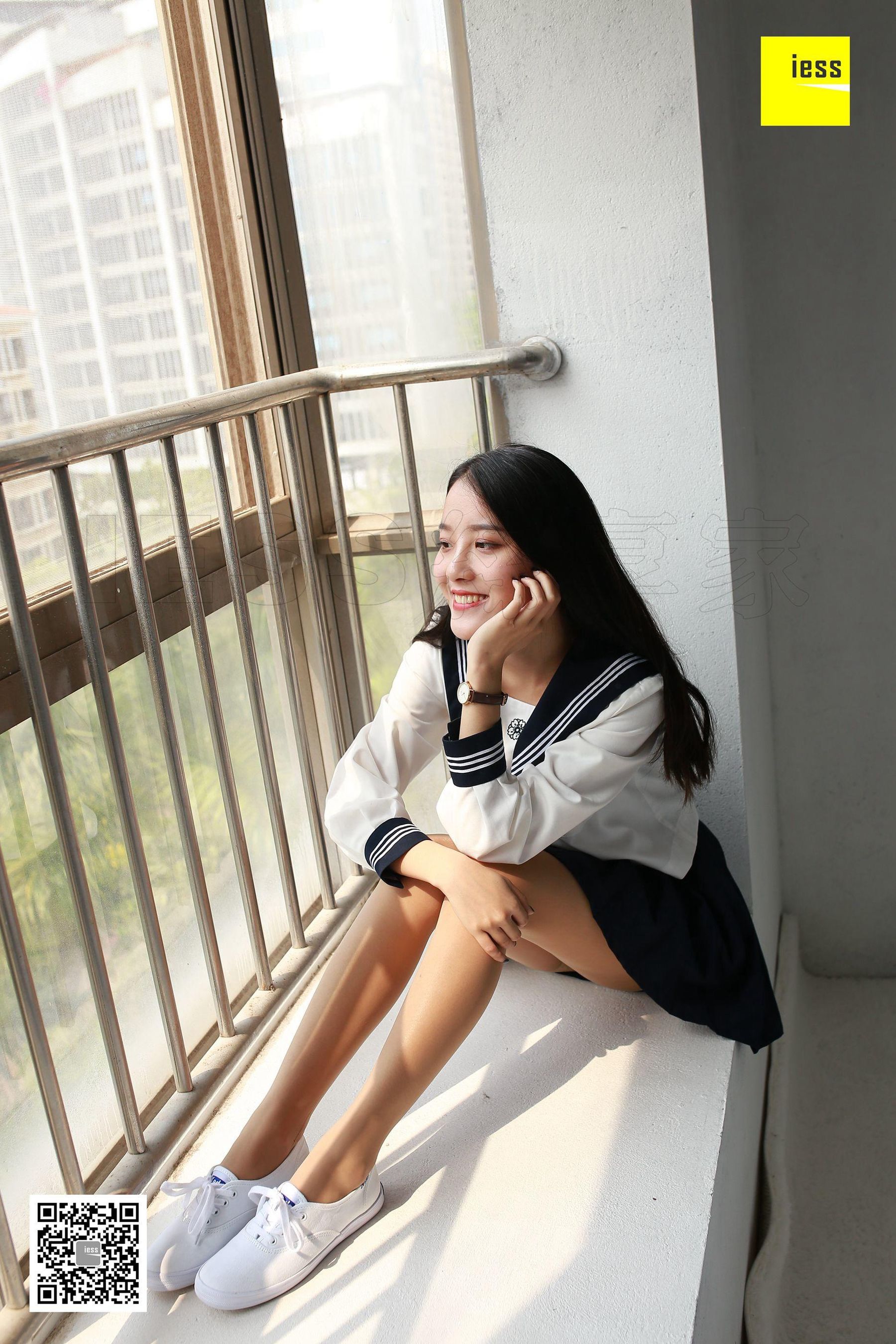 婉萍 《第一次涂指甲油的婉萍》 [异思趣向IESS] 丝享家216 写真集 - 爱照片
