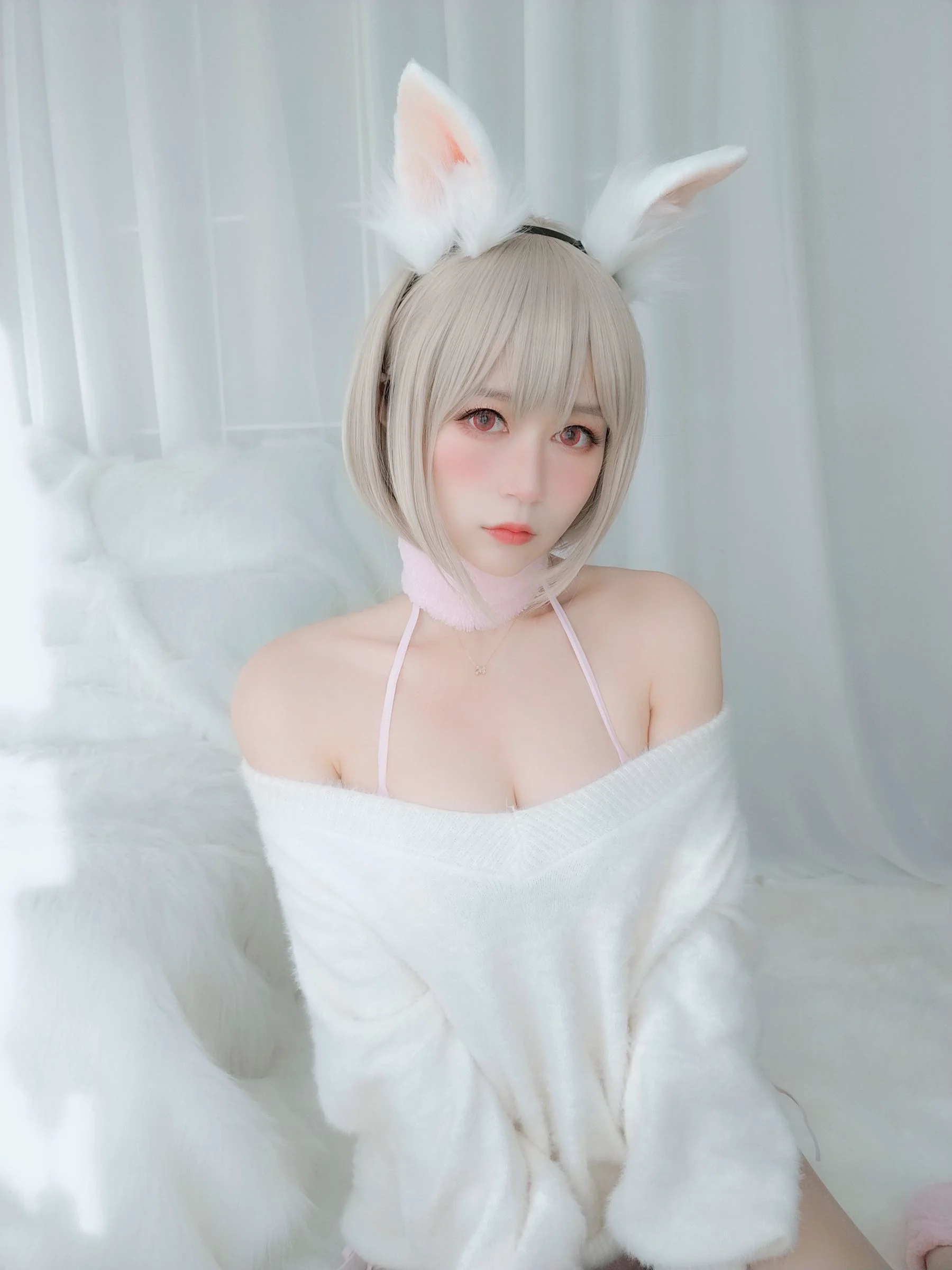 Coser小姐姐白银 《小白兔》 写真集 - 爱照片