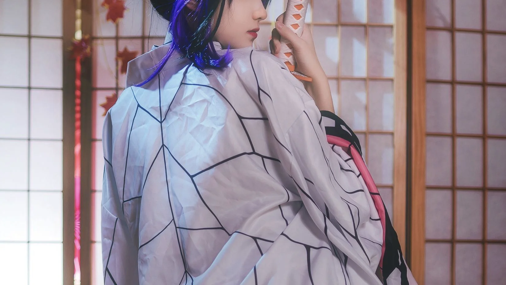 [COS福利] 动漫博主南桃Momoko 《蝴蝶忍队服》写真集 - 爱照片