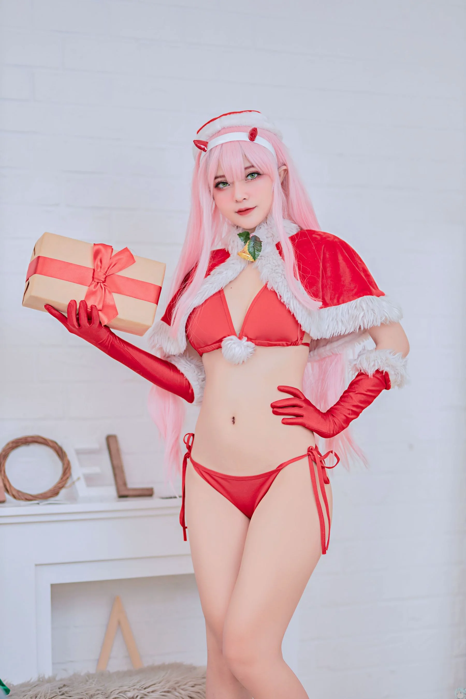 [Cosplay] Azami福利 – Zero Two X-Mas - 爱照片