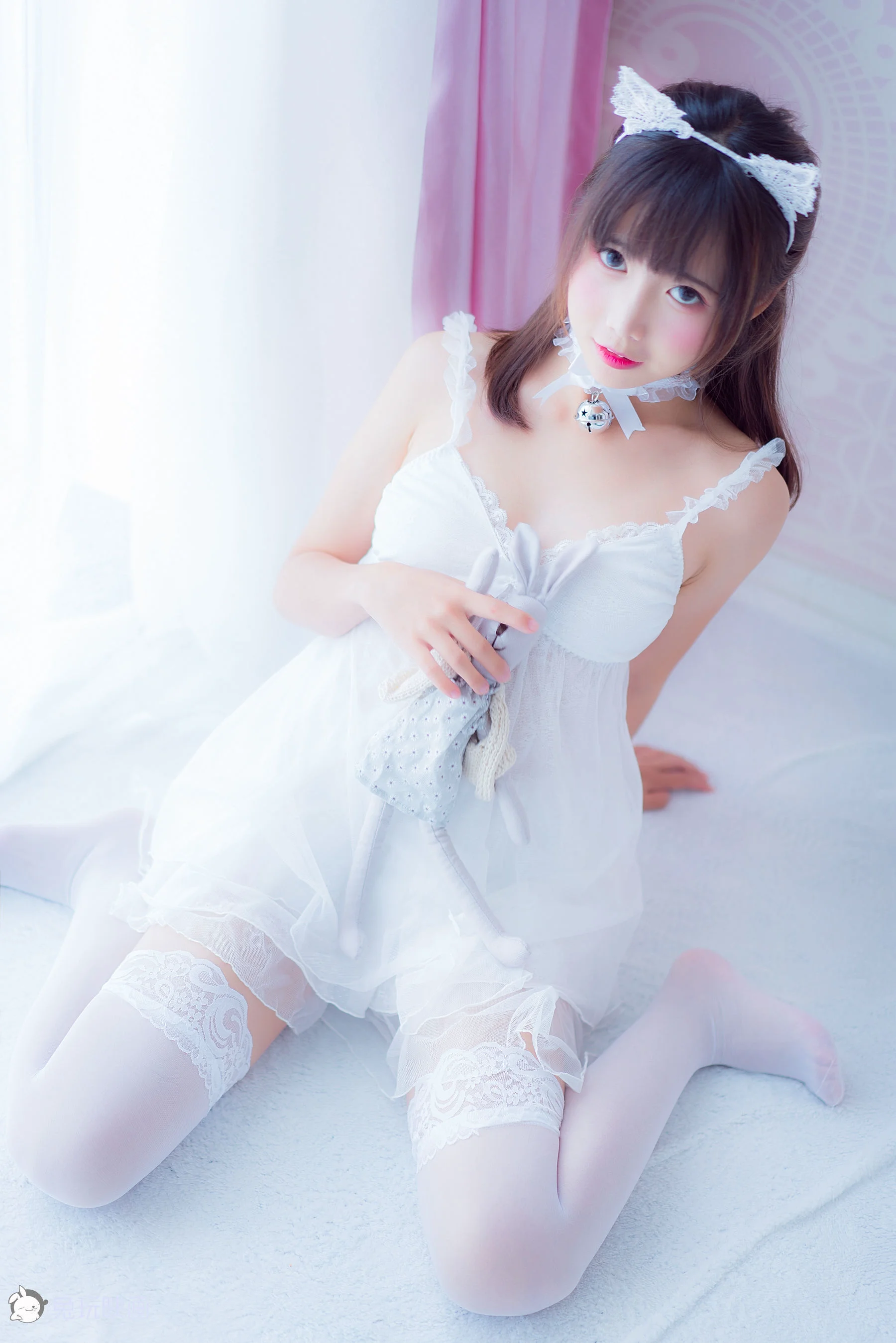 面饼仙儿《吊带睡衣》 [萝莉COS] 写真集 - 爱照片
