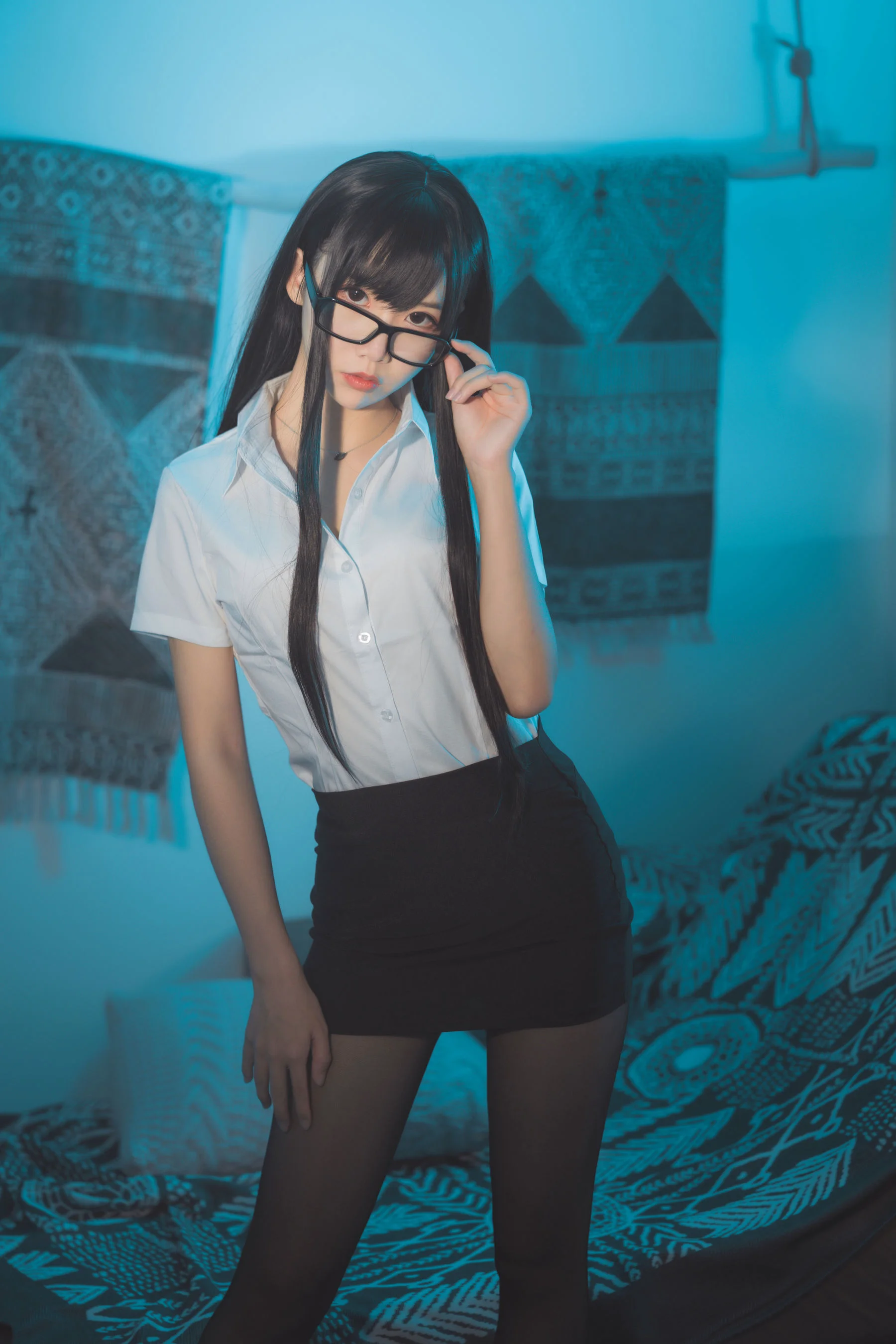 面饼仙儿《黑丝OL》 [萝莉COS] 写真集 - 爱照片