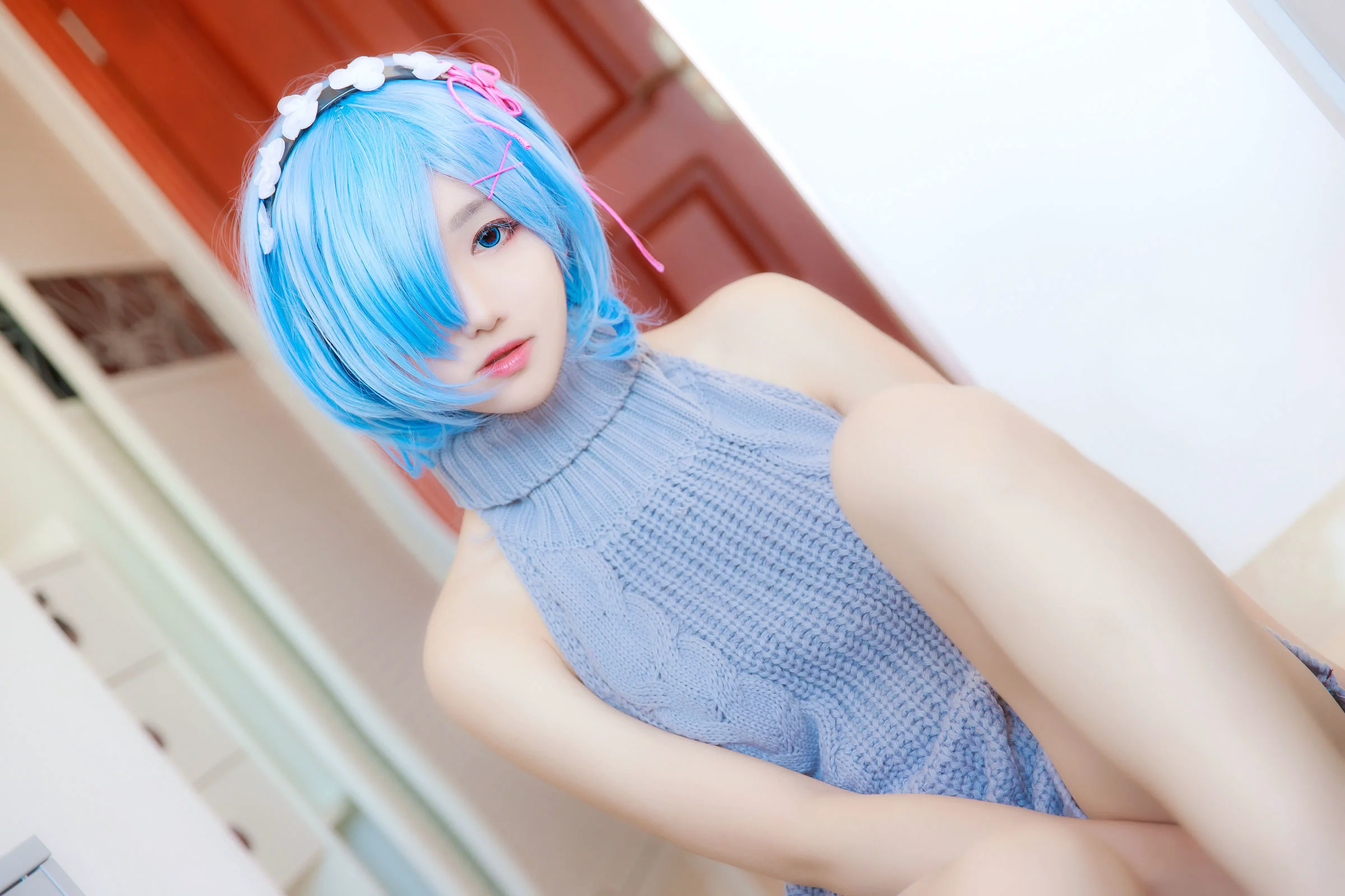 南桃Momoko《蕾姆露背毛衣》 [萝莉COS] 写真集 - 爱照片