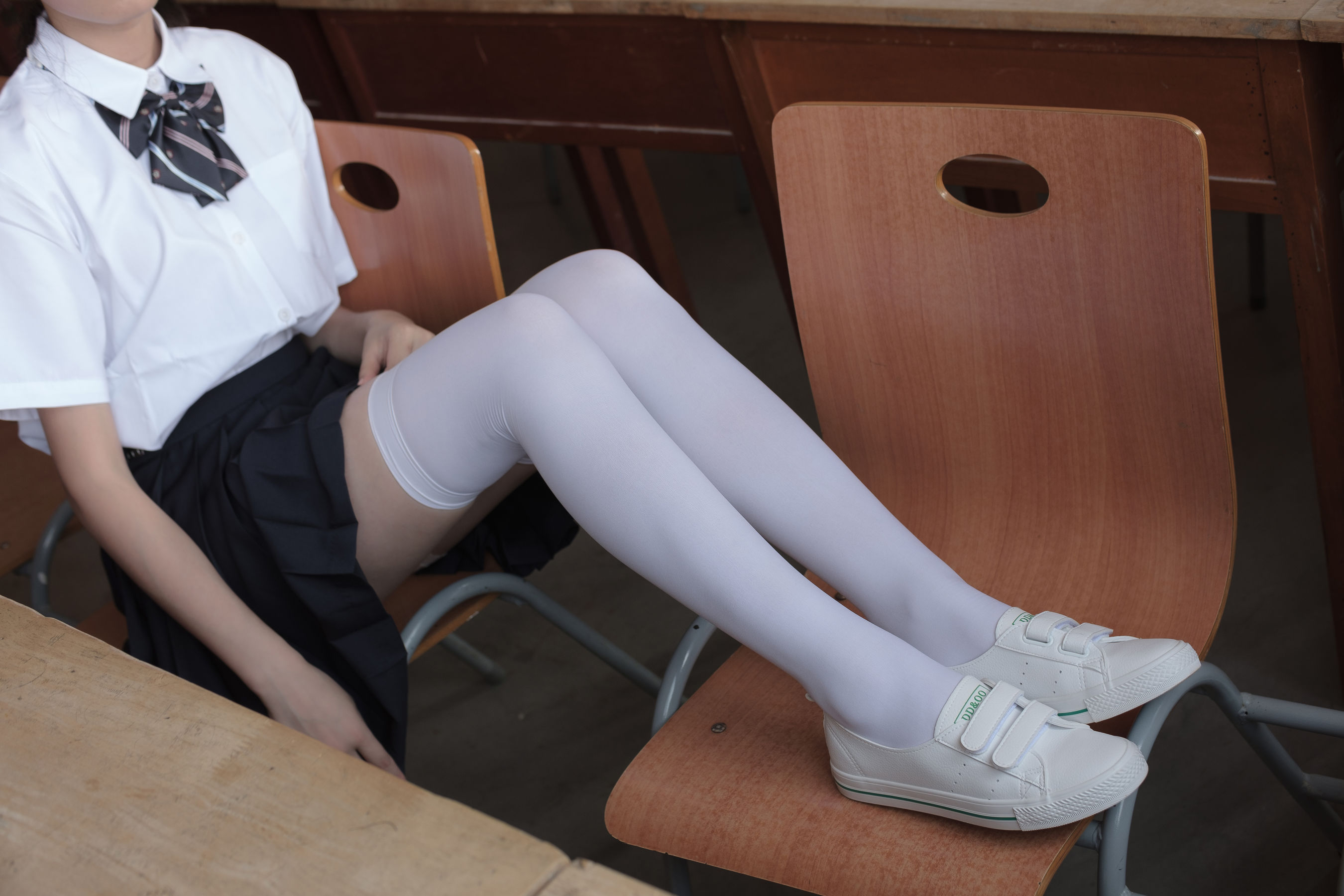 教室里的JK白丝少女 [森萝财团] [BETA-022] 写真集 - 爱照片