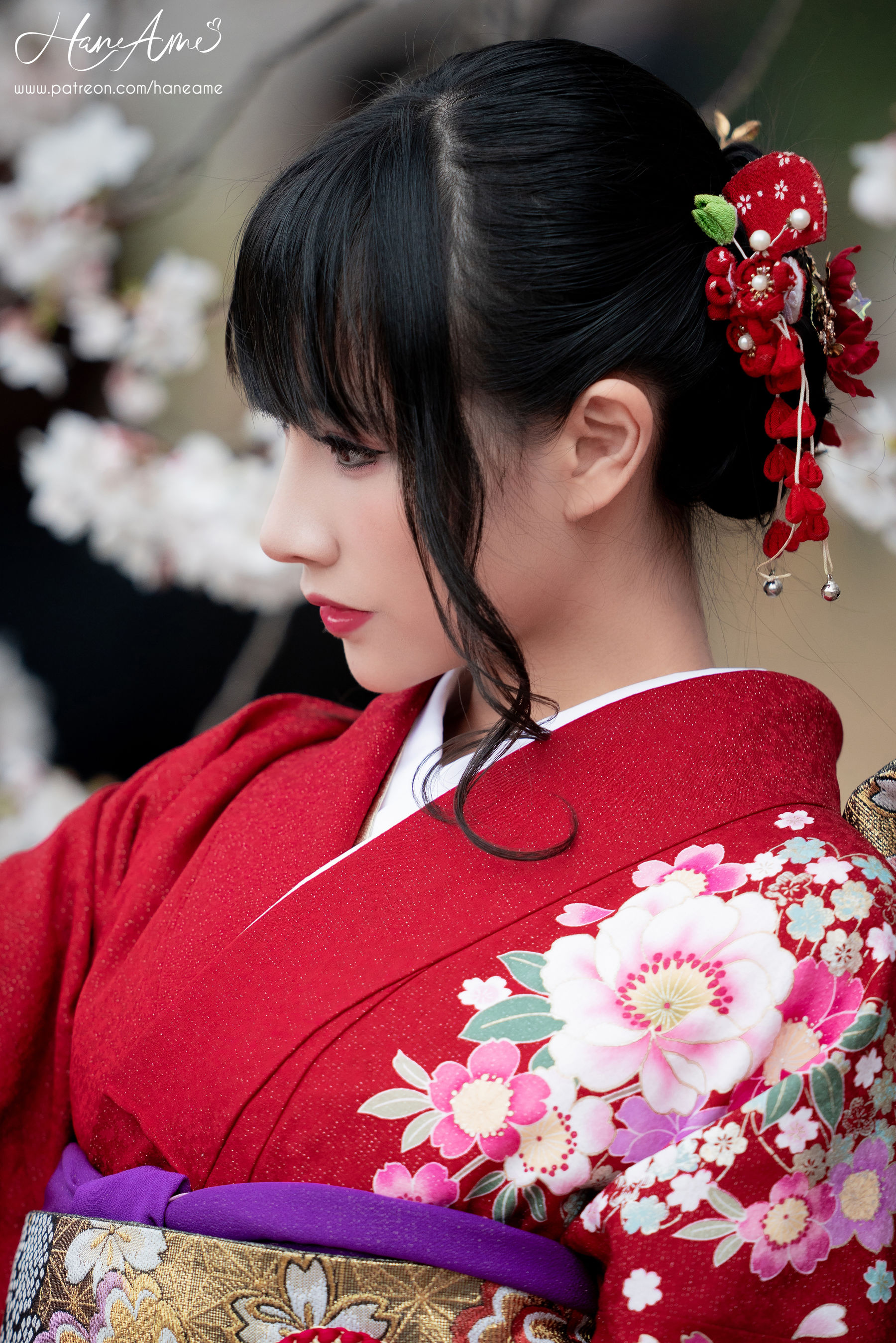[COS福利] Hane Ame 雨波 – 赤紅和服 写真套图 - 爱照片
