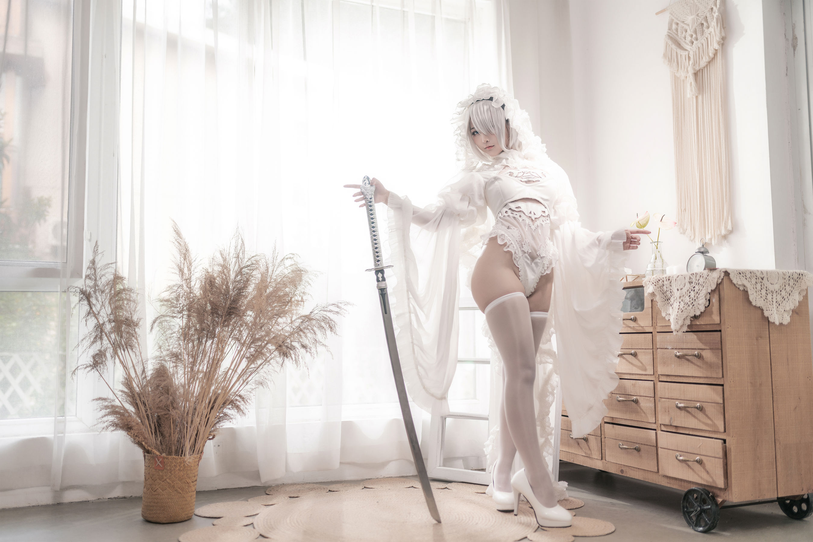 [Cosplay] 蠢沫沫 – 尼尔纪元 白花嫁 写真套图 - 爱照片