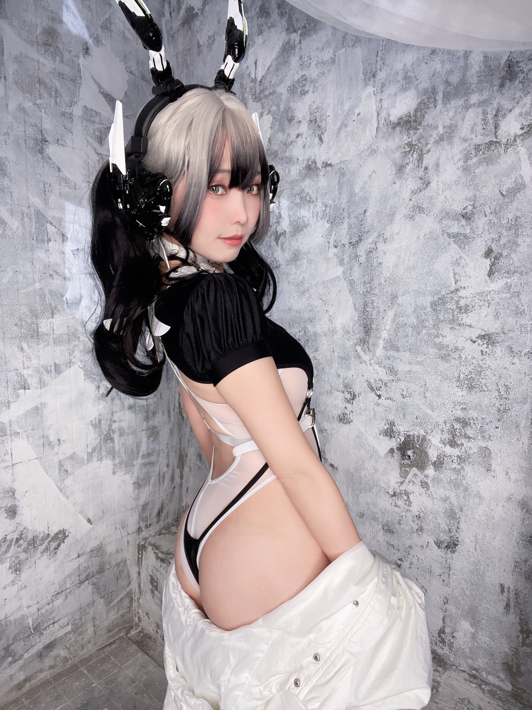 ElyEE子 – CyberGirl Blanche - 爱照片