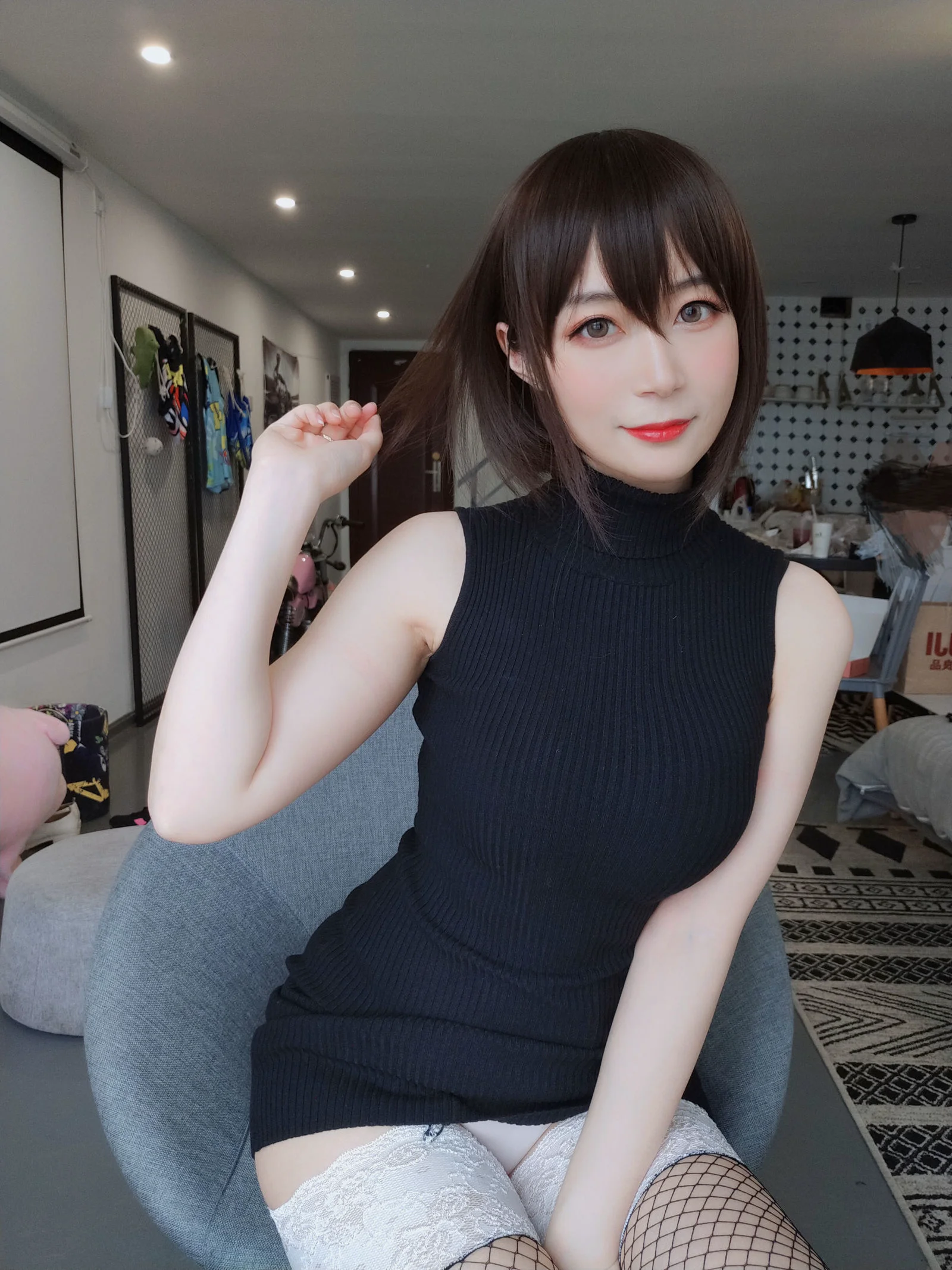 白银《黑色包臀裙》 [萝莉COS] 写真集 - 爱照片