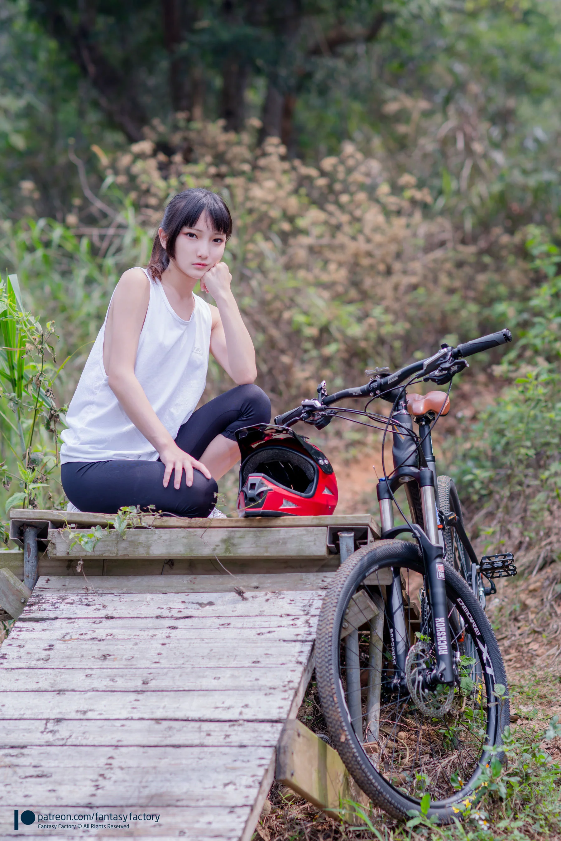 小丁Cosplay 《单车少女 黑胶 情趣网衫》 [Fantasy Factory] 写真集 - 爱照片